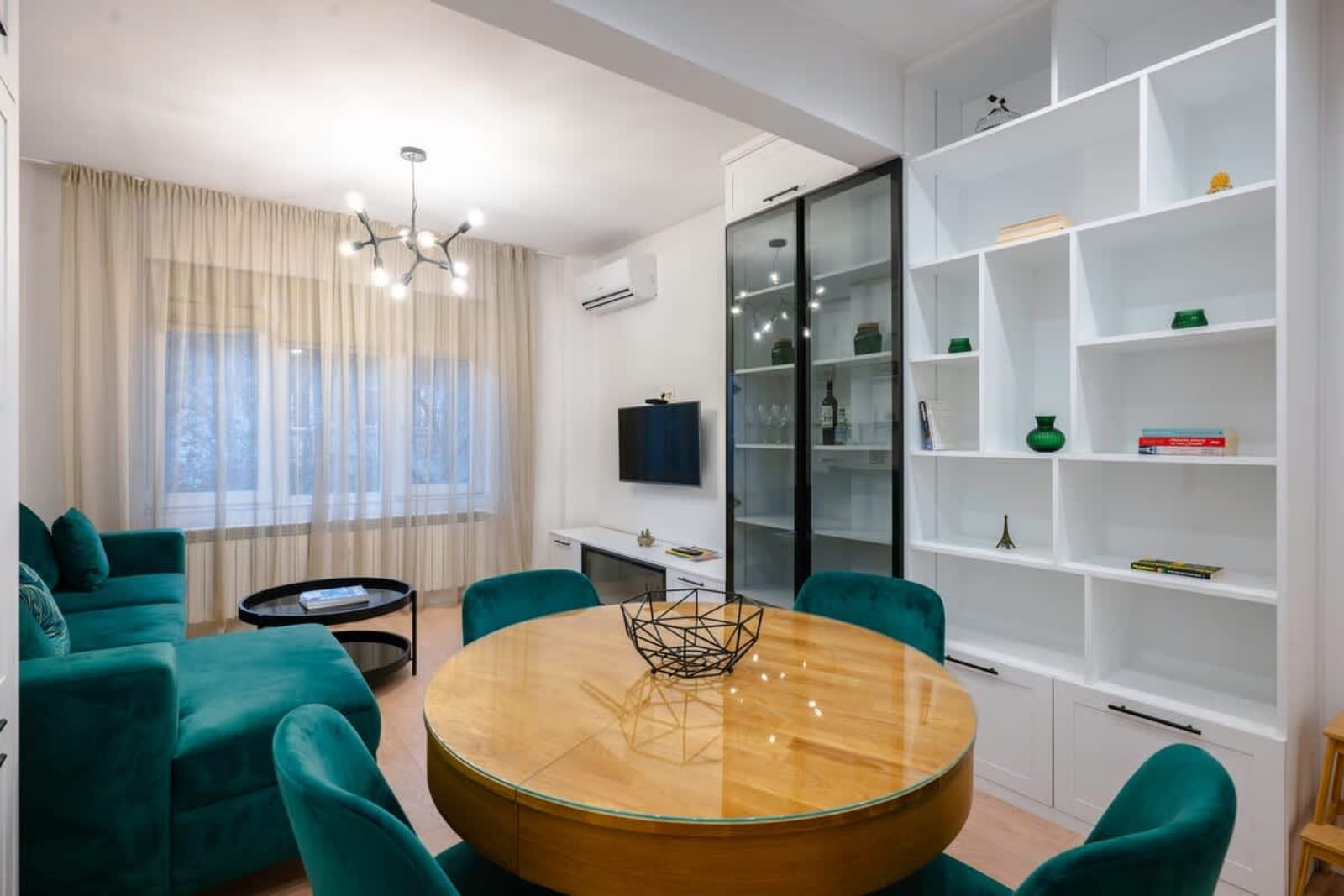 Sunny Stylish Apartment in Sofia - Photo 4