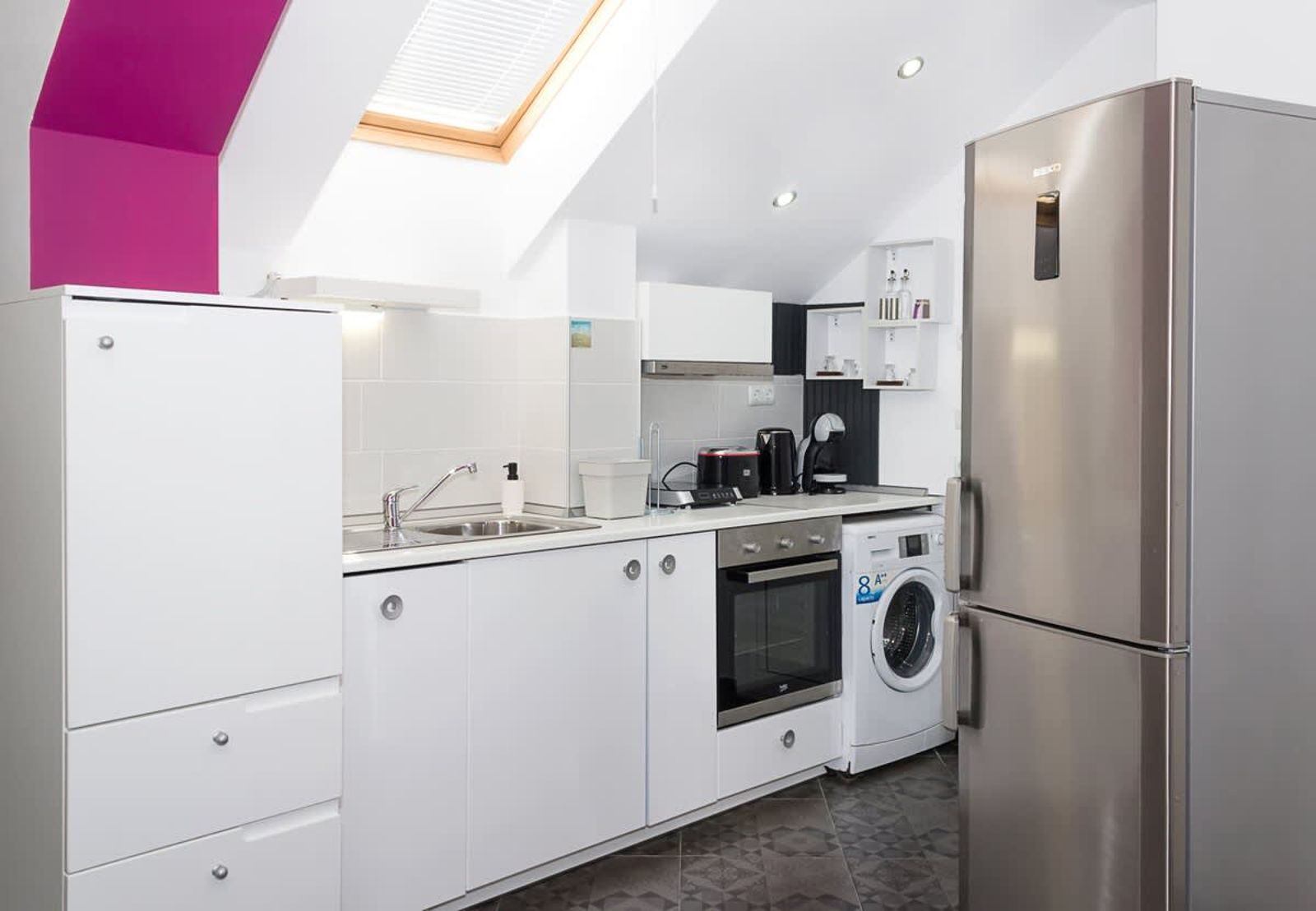 The Purplish Apartment Varna Center - Photo 17