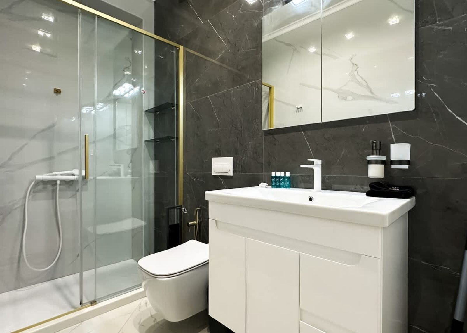 Designer 2BD Apt Near Alexander Nevski Cathedral - Photo 23