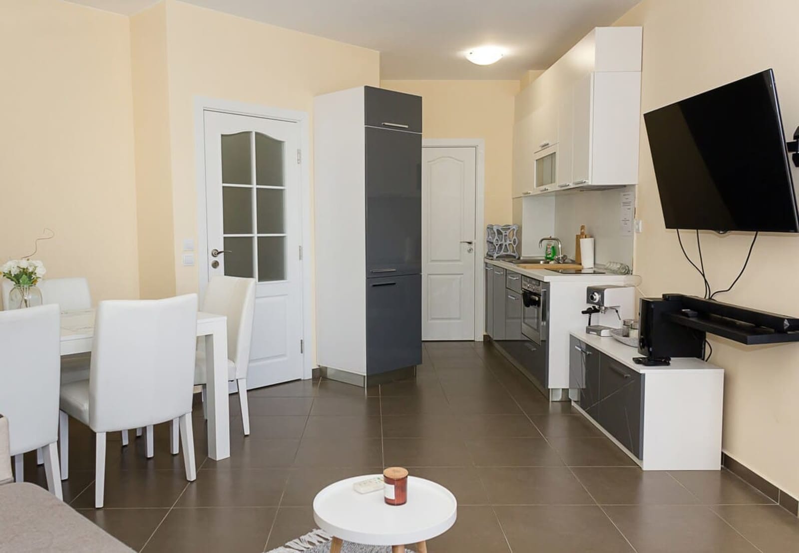 Balchik Garden Palace  2BD Flat with Balcony - Photo 4