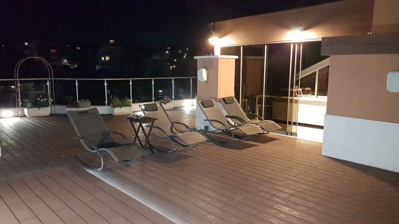 Under the Stars - Lux. Penthouse w/ POOL + Terrace - Photo 69