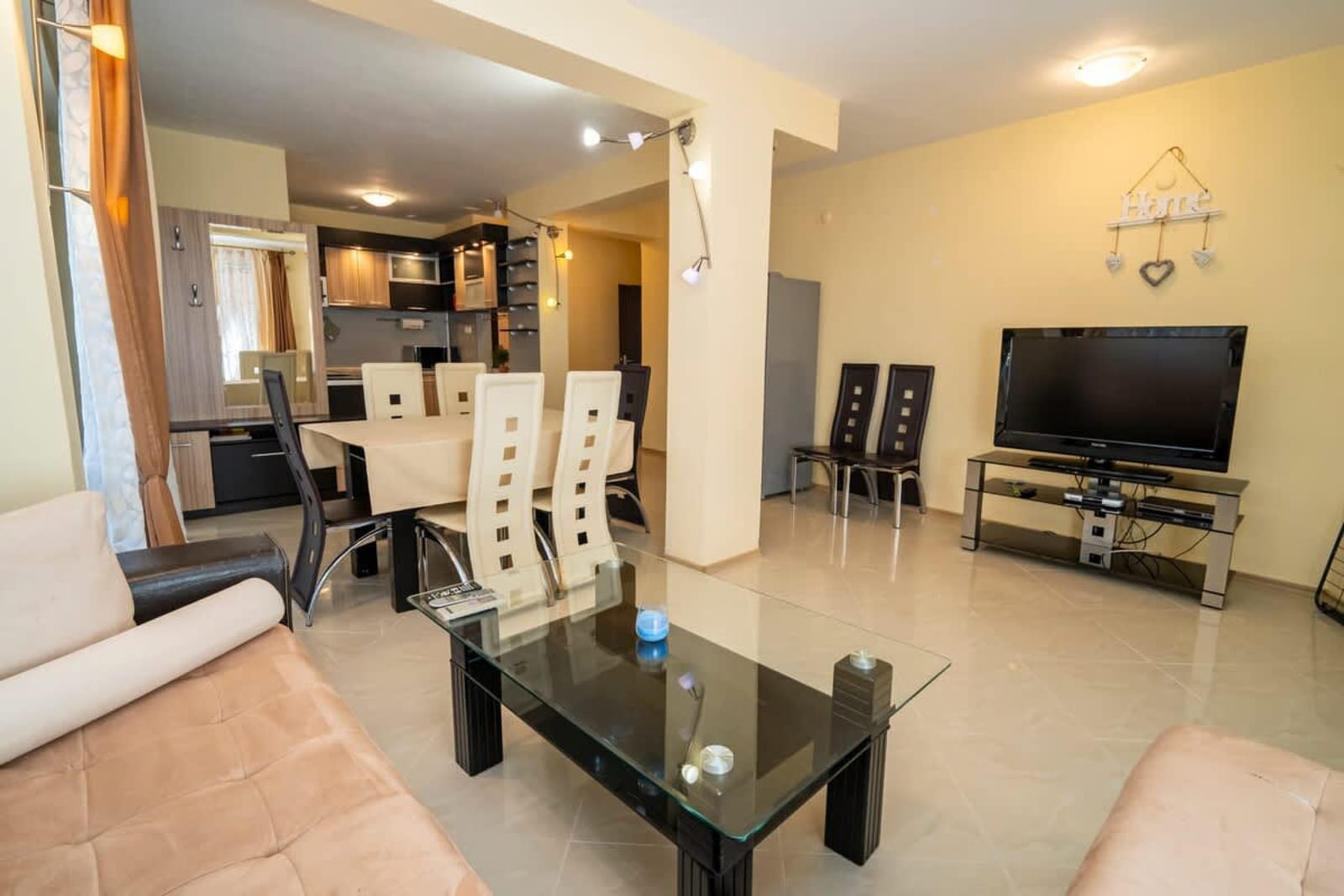 The Family Courtyard - Very LARGE 2BD Apartment - Photo 6