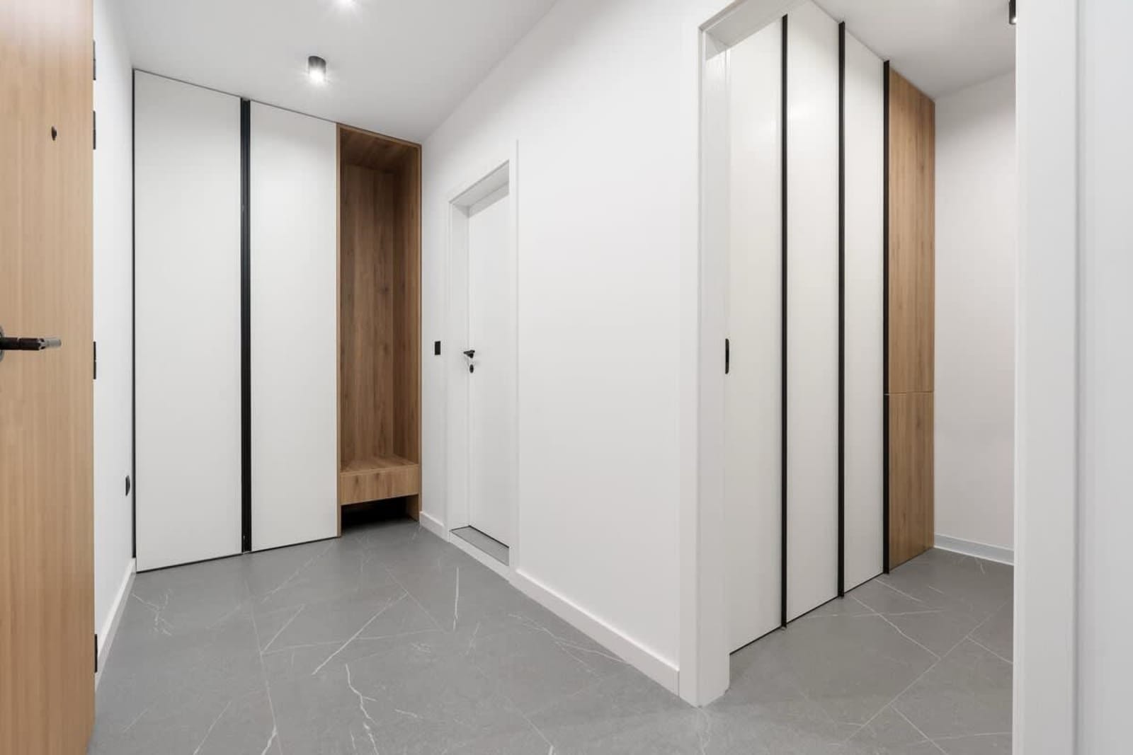 Stylish 1BR with Balcony &amp; Parking | Skyline Varna - Photo 25