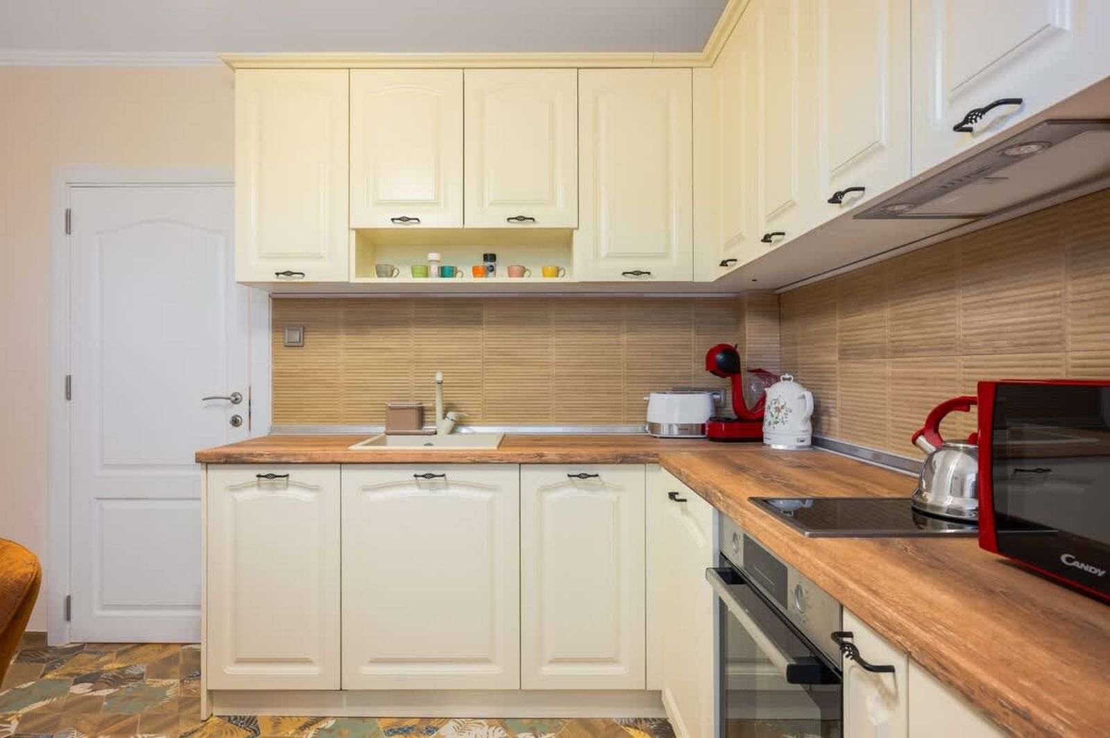 Charming Urban Retreat: Stylish 1BD Flat near NDK - Photo 3