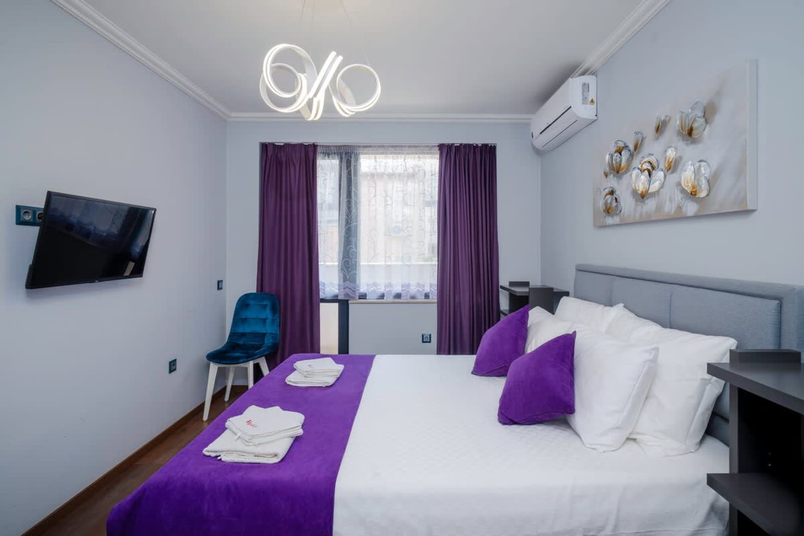 Feel at Home - Central 2BD Flat with Parking - Photo 9