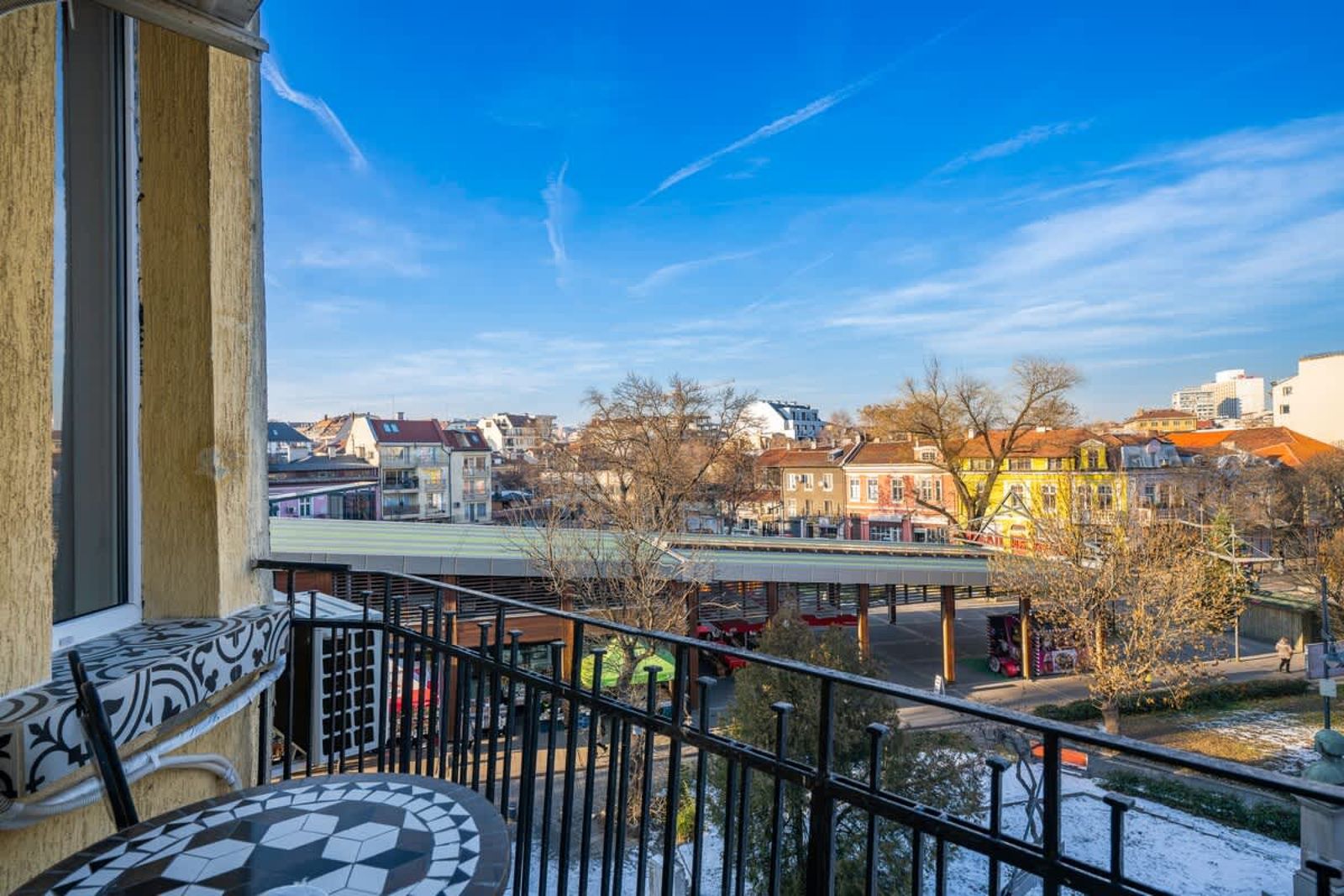 Charming 1BD Apartment Next to Women's Market - Photo 4