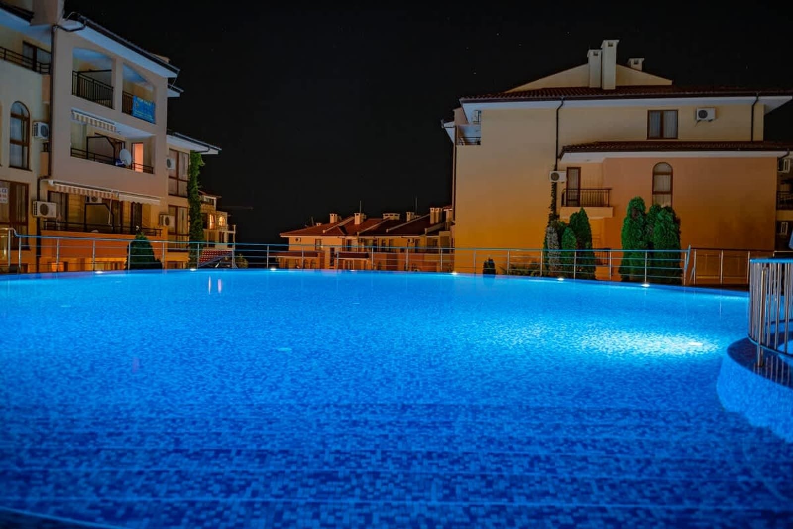 Paradise Dreams Lively Studio with pool view - Photo 33