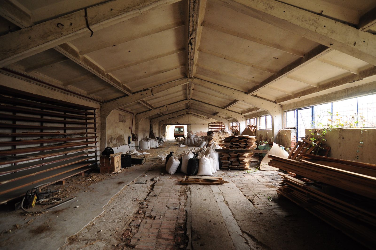 Industrial building - woodworking/carpentry shop, old cow barns - former collective farm from the socialist regime - Photo 47