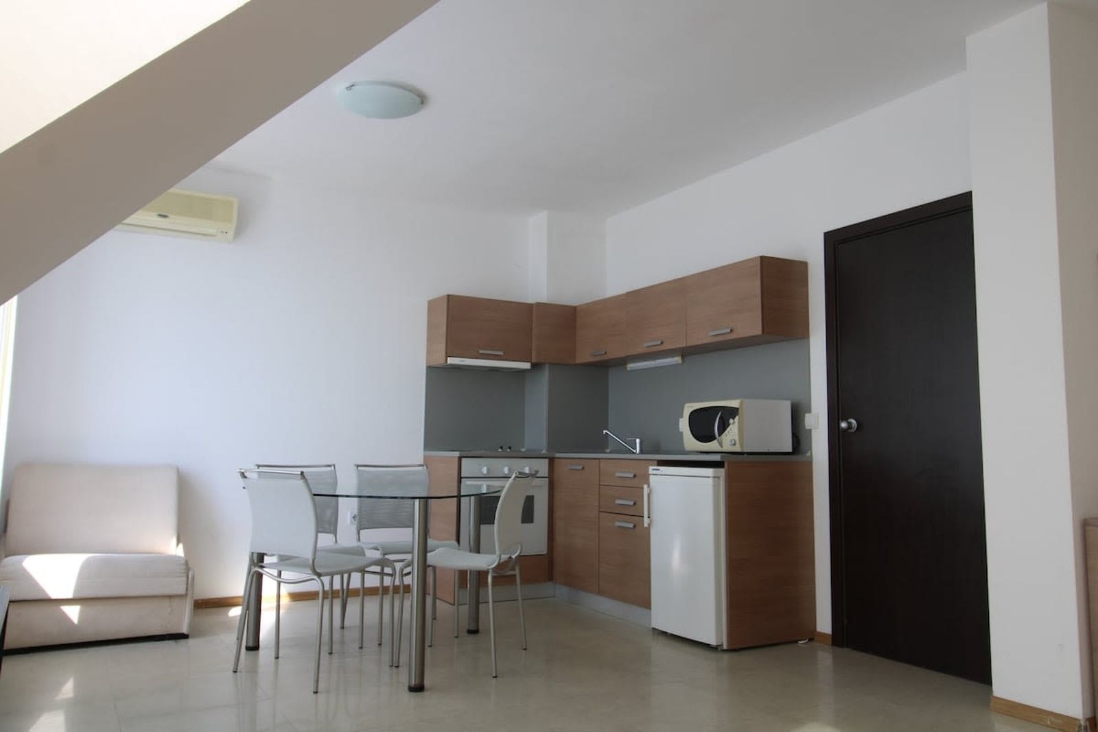 Belle View Studio with Pool View - Photo 16