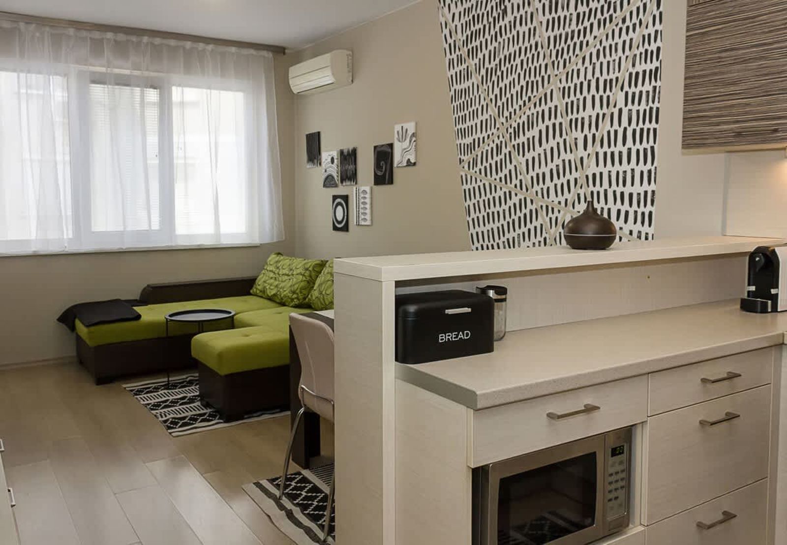 Black &amp; White -1BD Flat in Varna Center - Photo 5