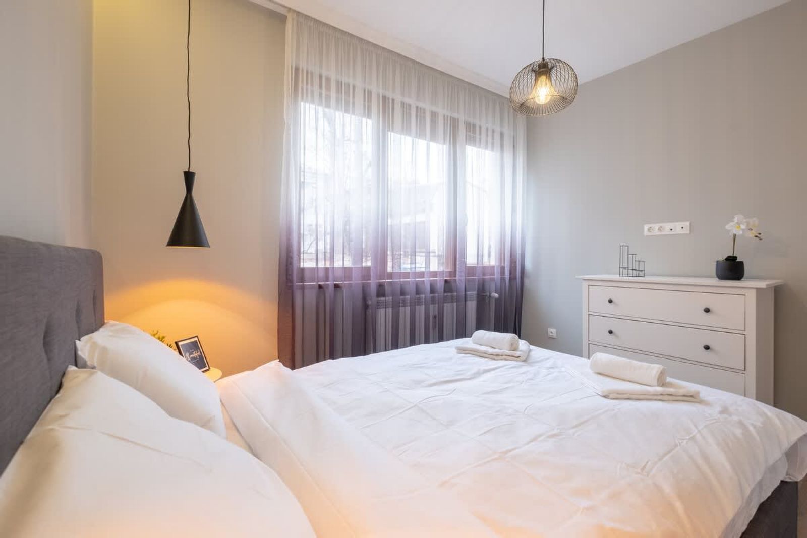 Designer &amp; Cozy 2BD Flat In the city center - Photo 22