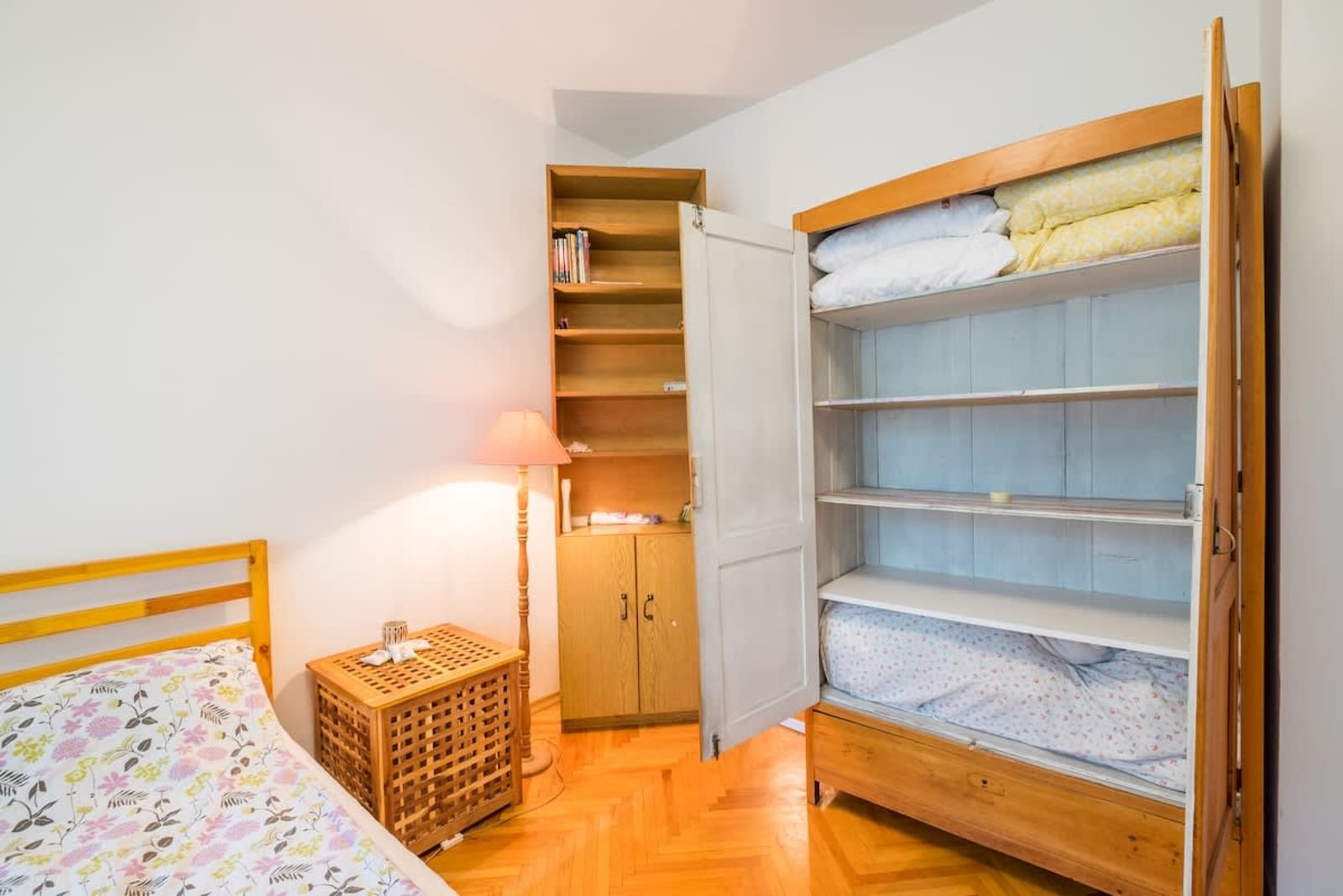 Beautiful Flat in Central Location - Photo 5