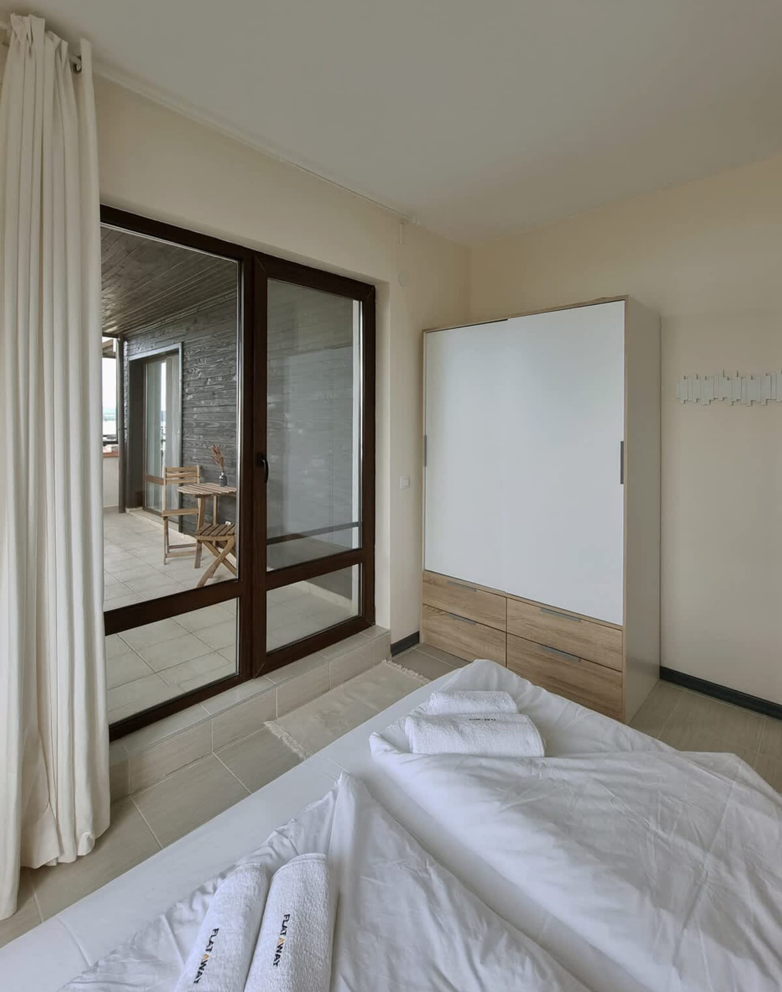 Spacious 3BD flat with Parking and Sea View - Photo 19