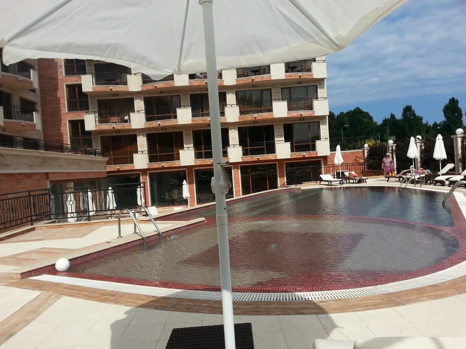 River Park Superior Studio with pool view - Photo 11