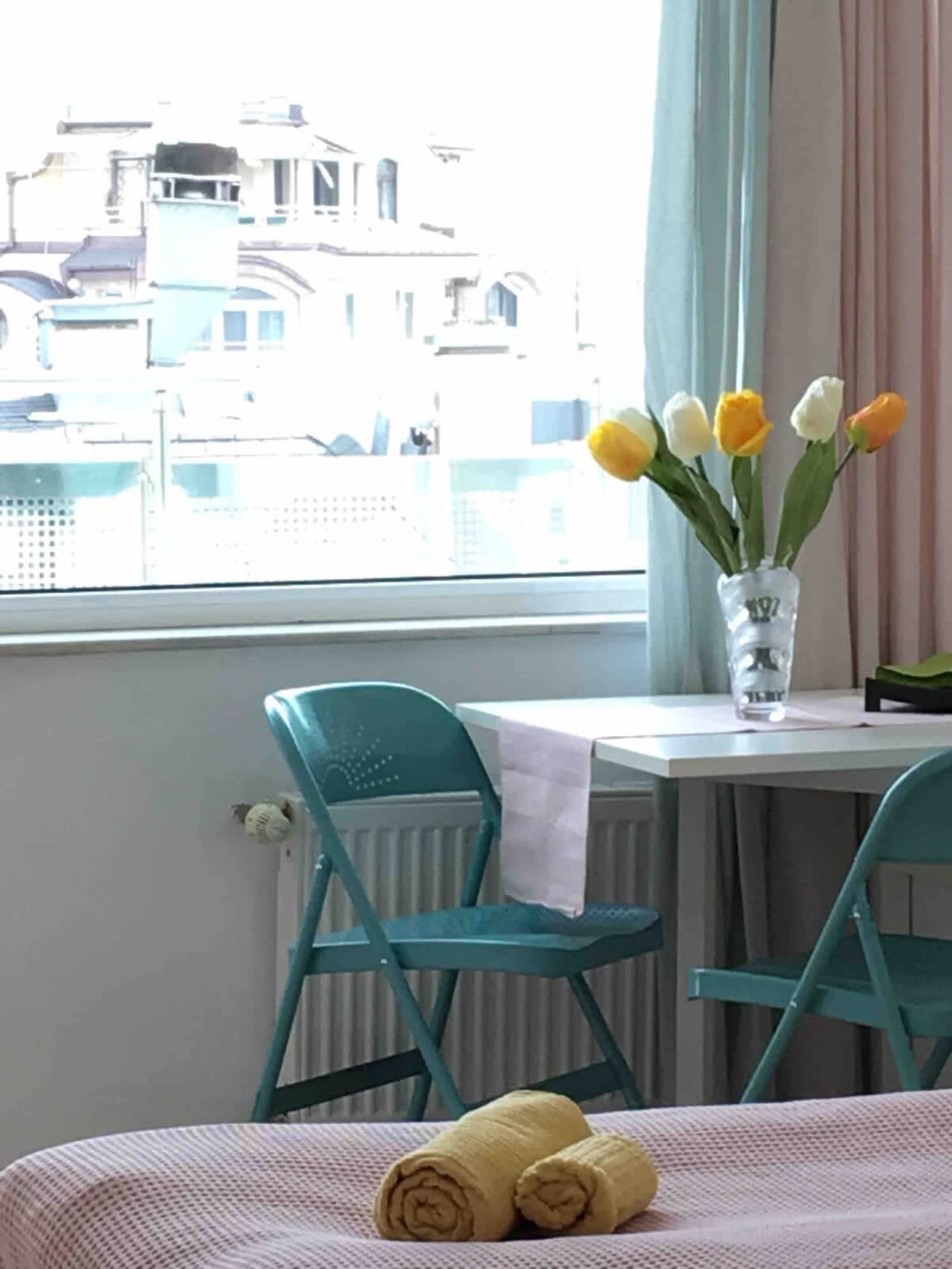 Tony's Sunny Rooftop Studio - Photo 22