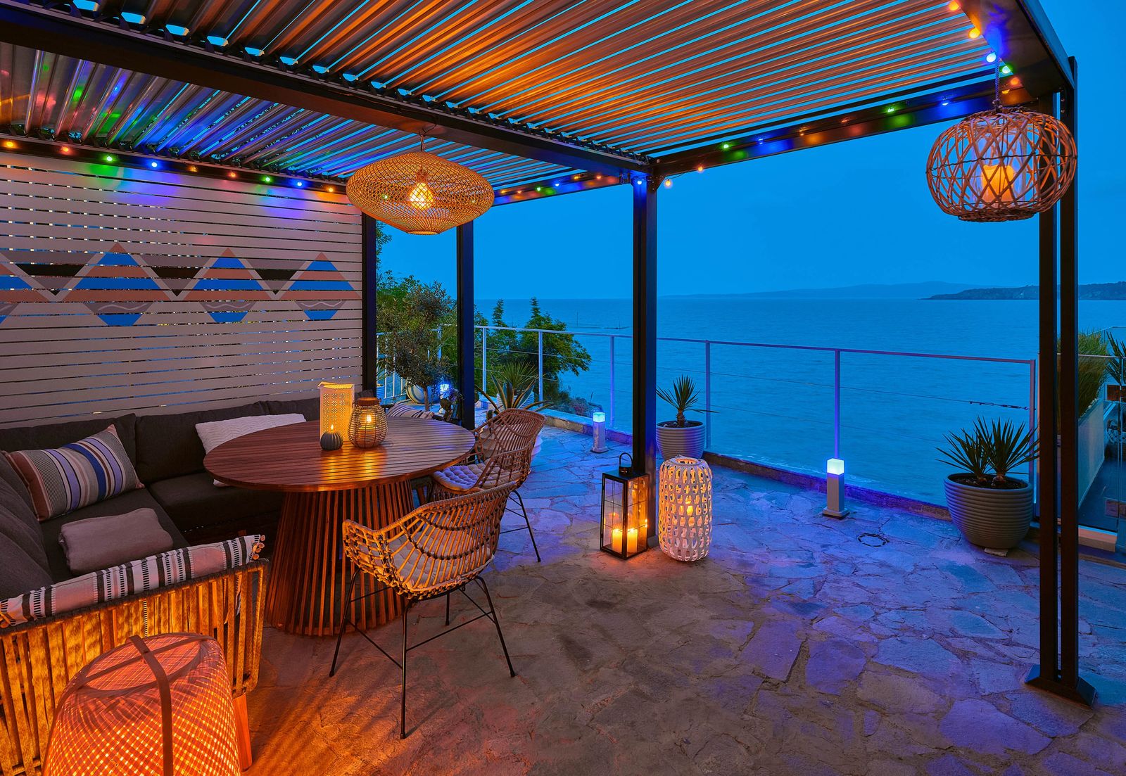 Loft-Style Studio Apartment on the Beach - Photo 56