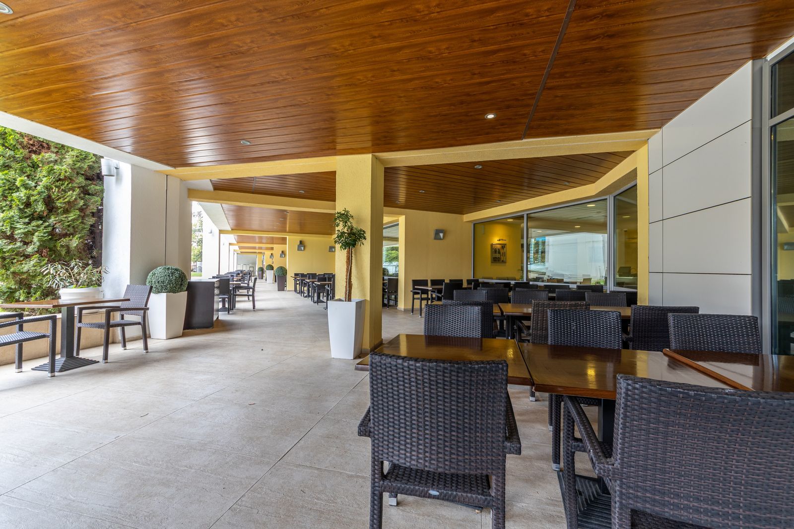 Modern Restaurant in the Flamingo Grand Hotel - Photo 26