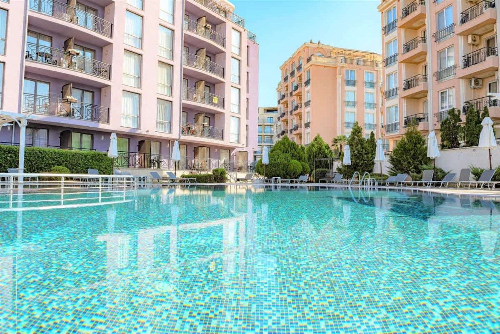 Cozy  pool view apartment on complex Rainbow 3 - Photo 12