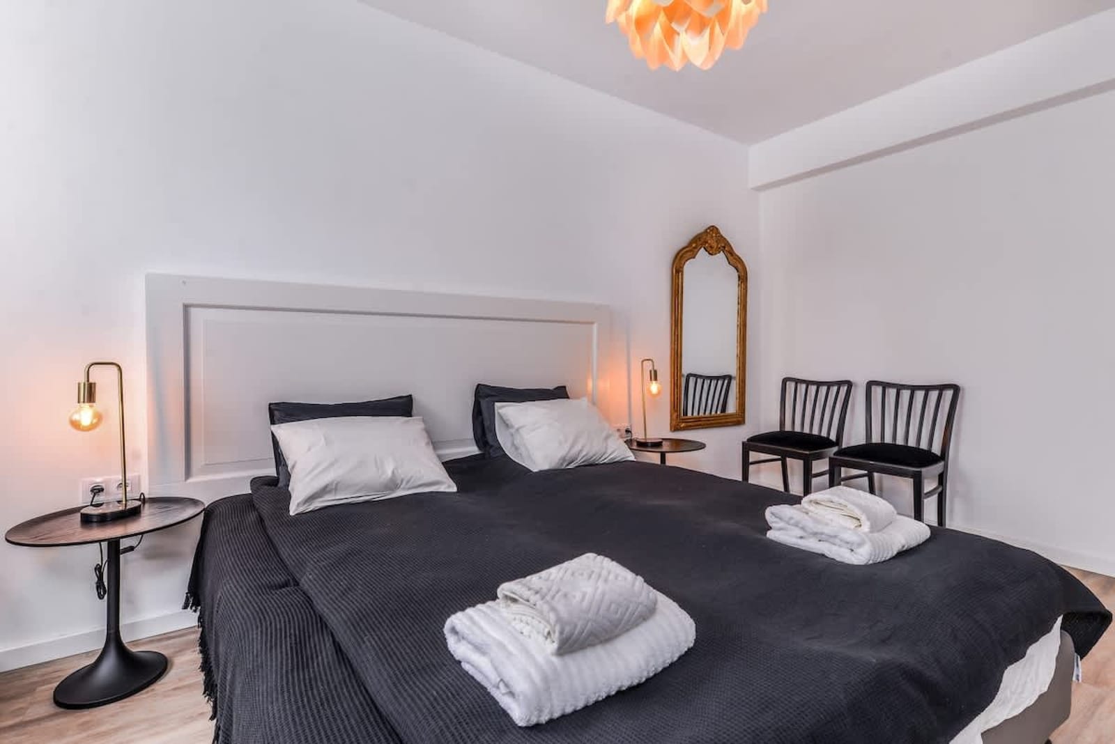 66 Apartment - Stylish Two Bedroom in Lozenets - Photo 2