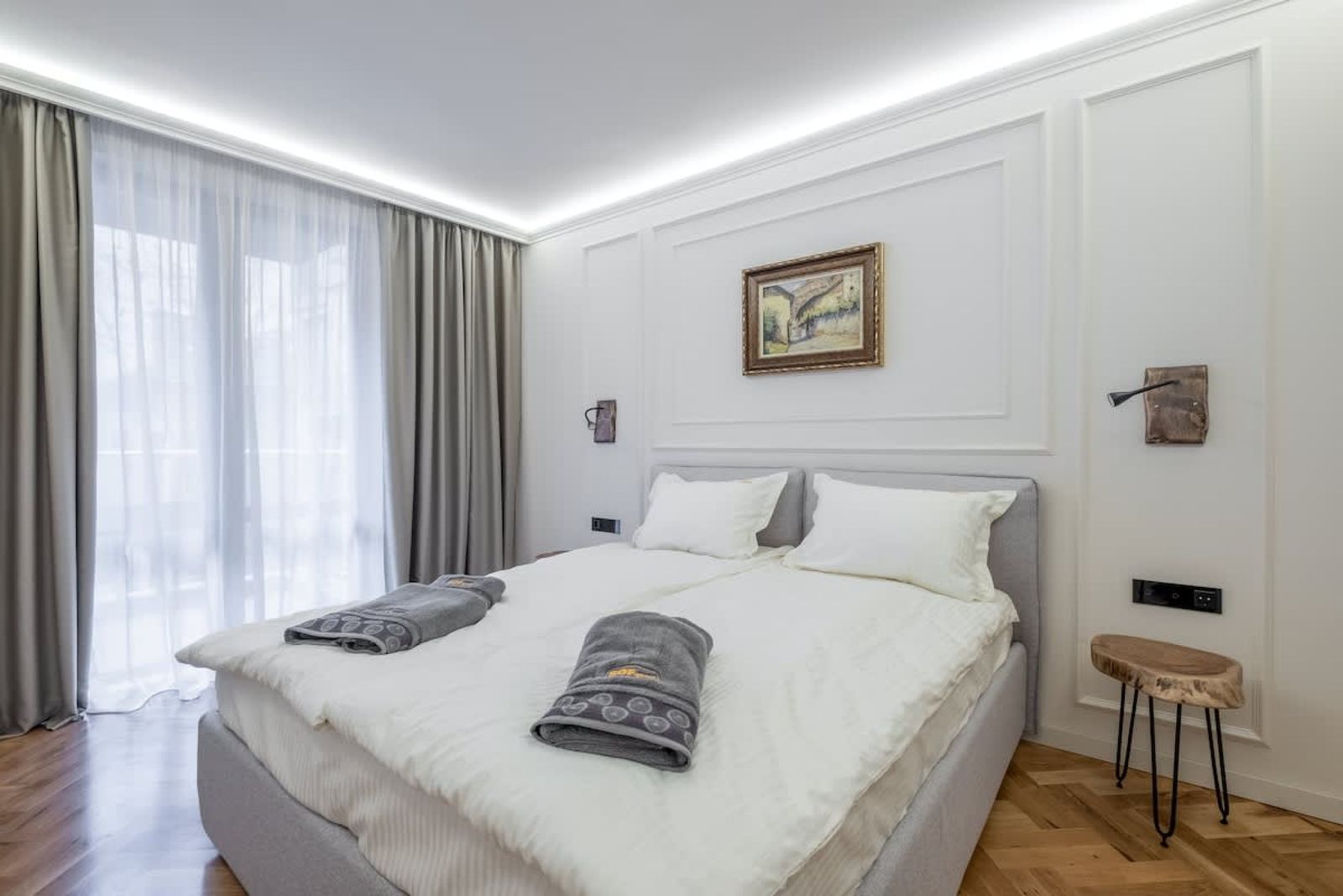 SOFapart Boutique Apt with 3 BDR + 2 BTH &amp; Parking - Photo 27