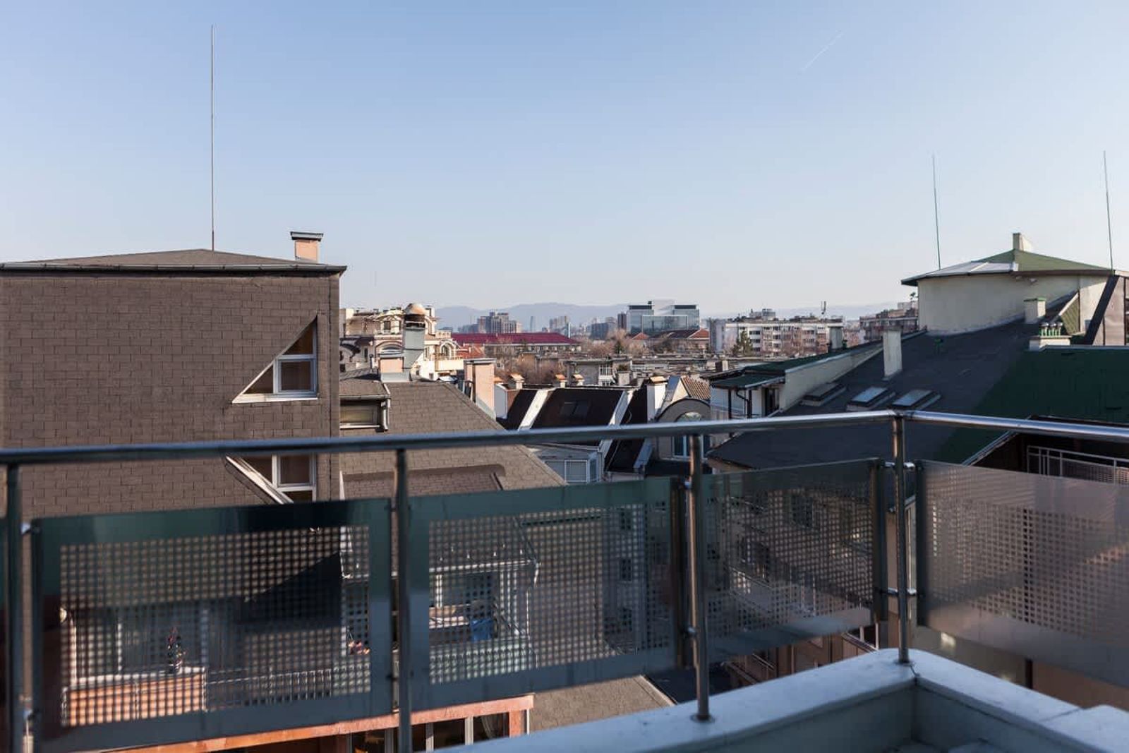 Tony's Sunny Rooftop Studio - Photo 9