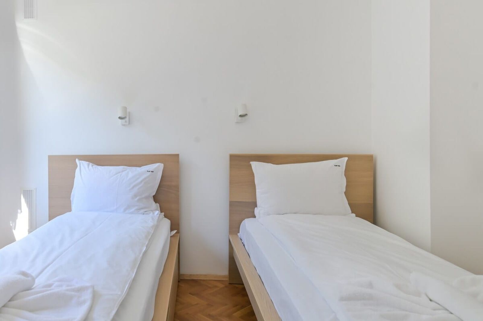 Bright Two-Bedroom Apartment in Top Center - Photo 3