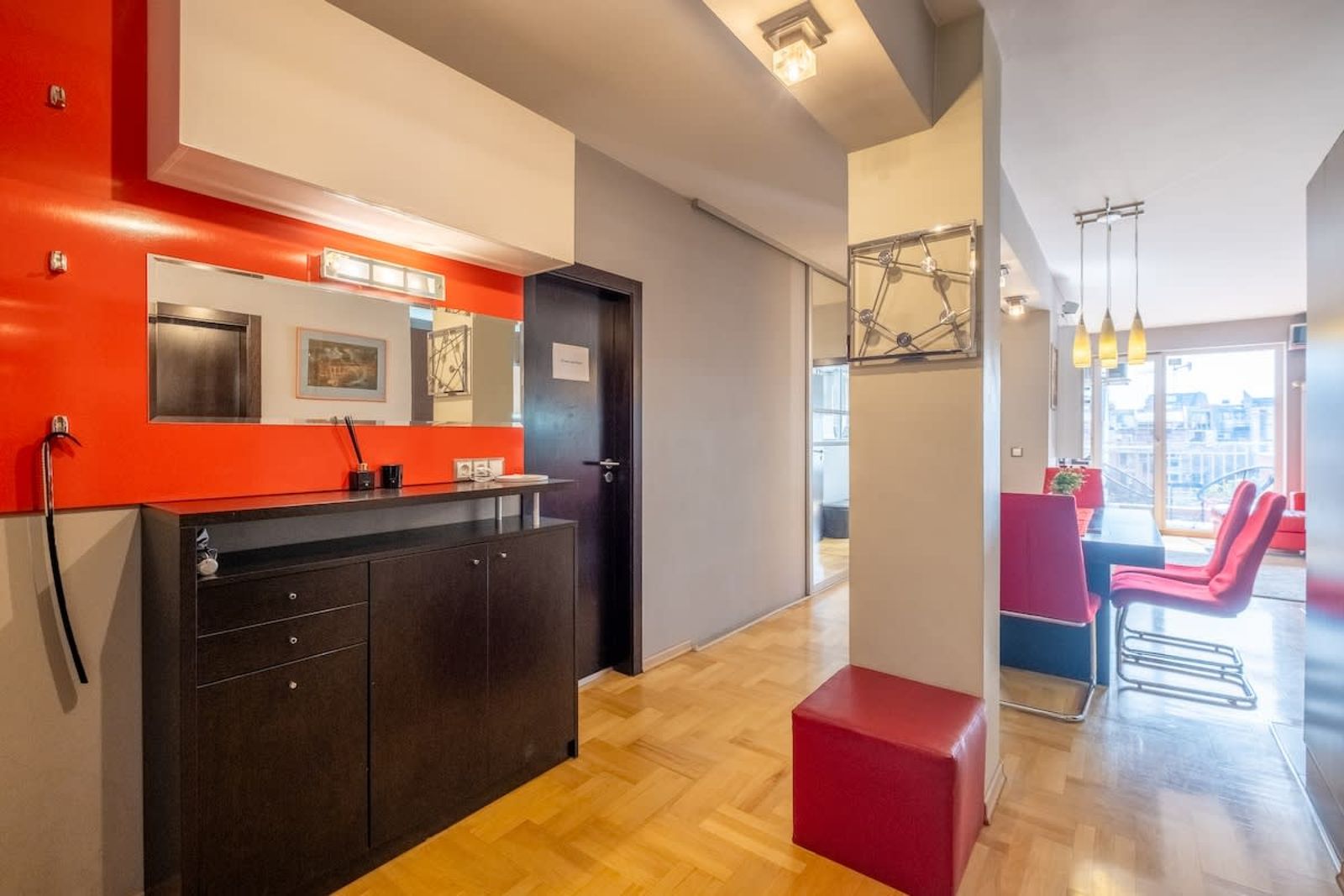 Chic 1BD Flat near Metro | Workspace &amp; Terrace - Photo 32