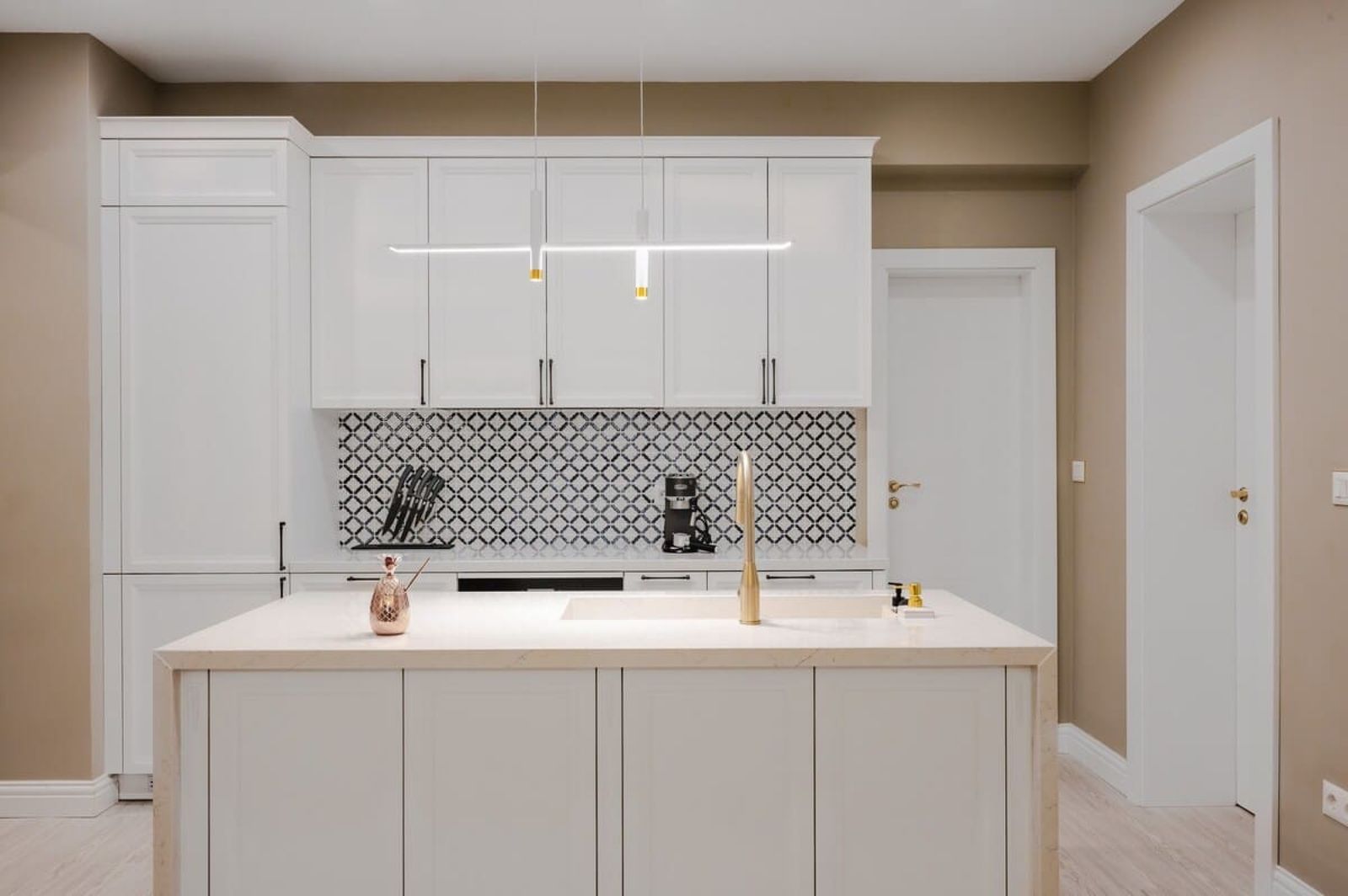 Top Center 2BD Luxurious Flat with Shared Terrace - Photo 8