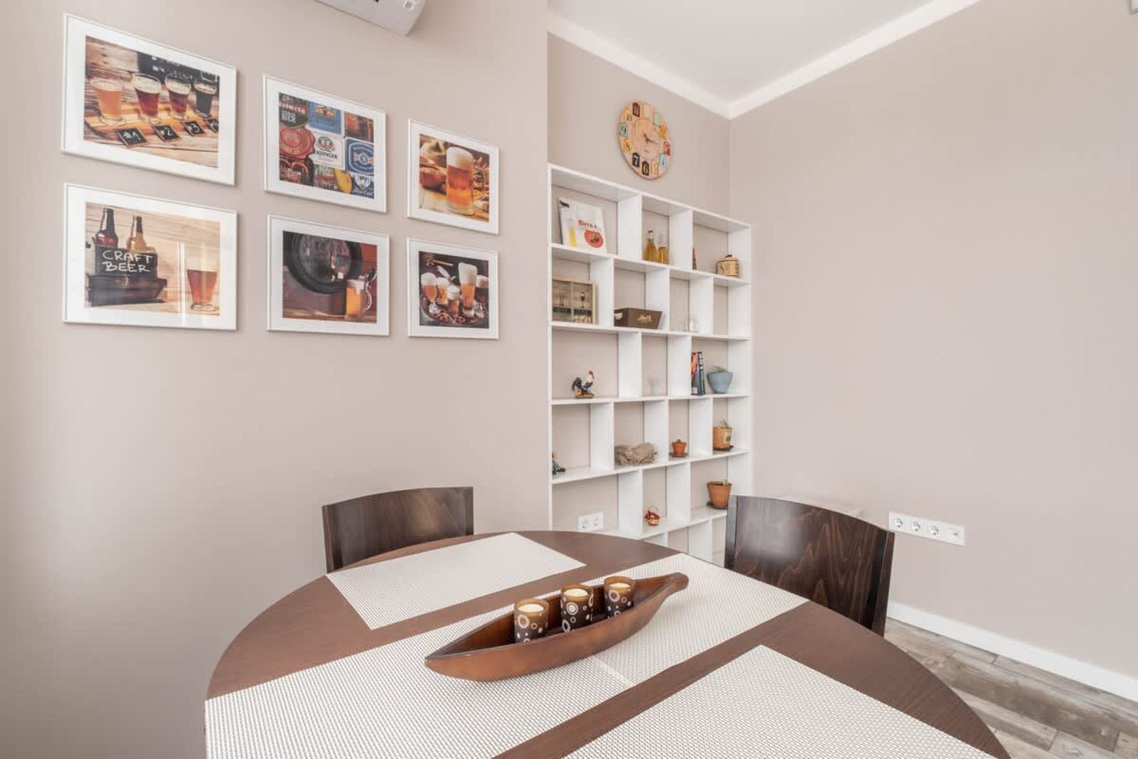 New 1930s quiet central apartment w/AC - 2 bedroom - Photo 9