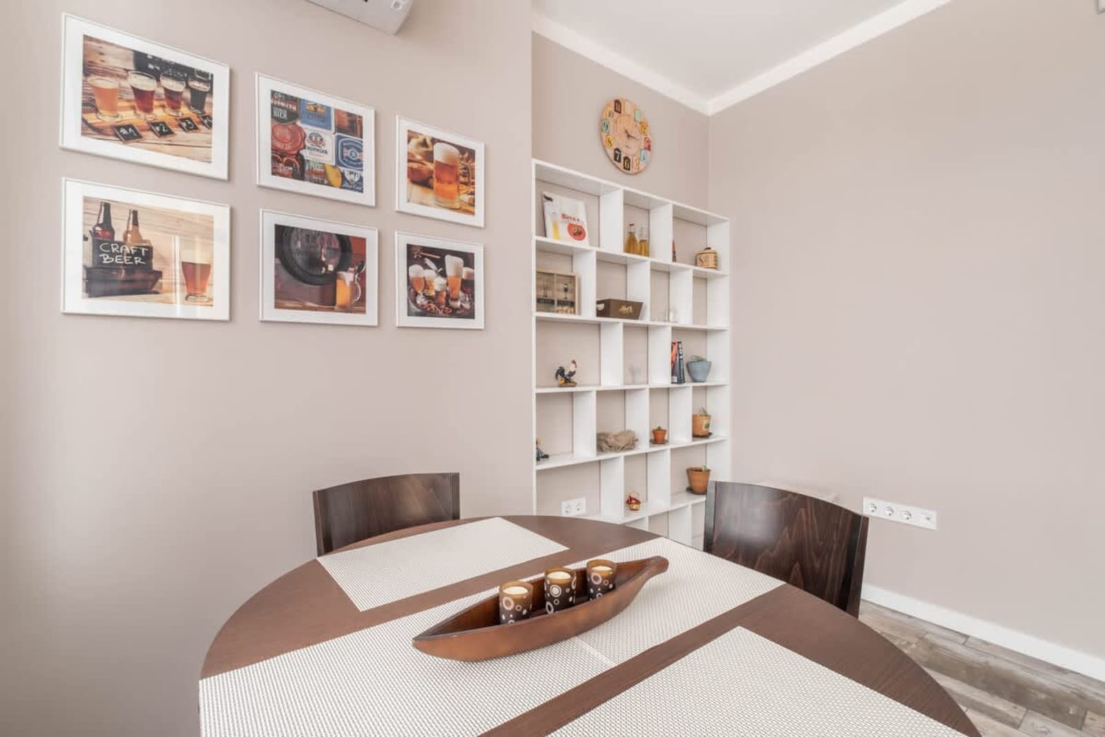 New 1930s quiet central apartment w/AC - 2 bedroom - Photo 9