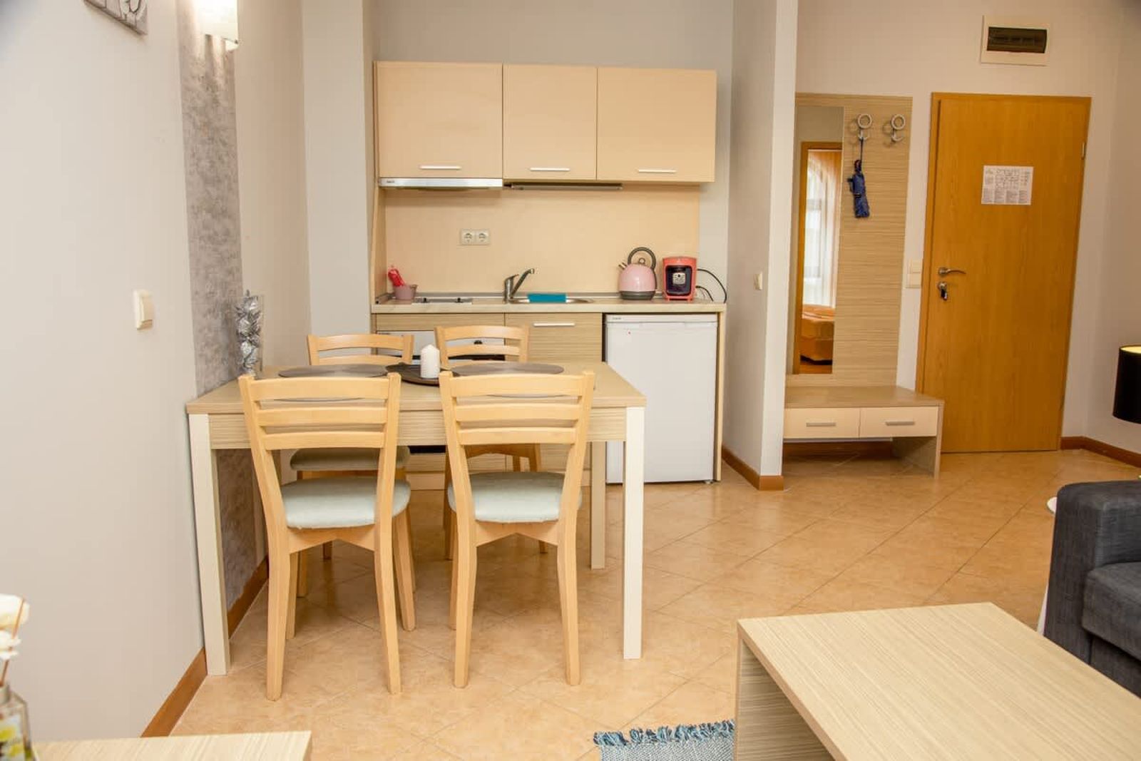 Sunny apartment in a complex with a POOL and GYM - Photo 8