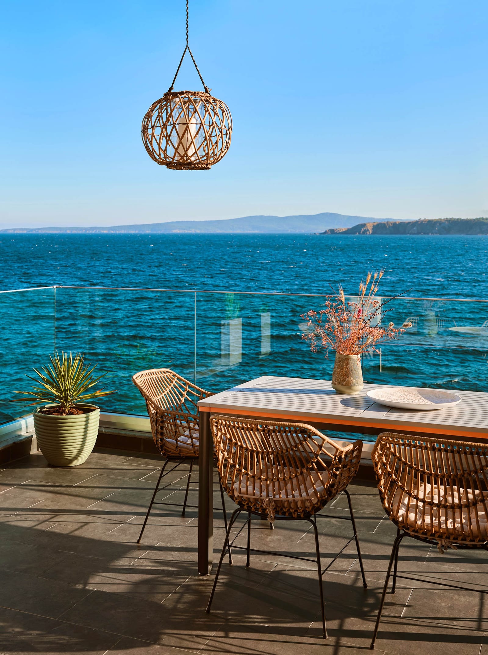 Loft-Style Studio Apartment on the Beach - Photo 15