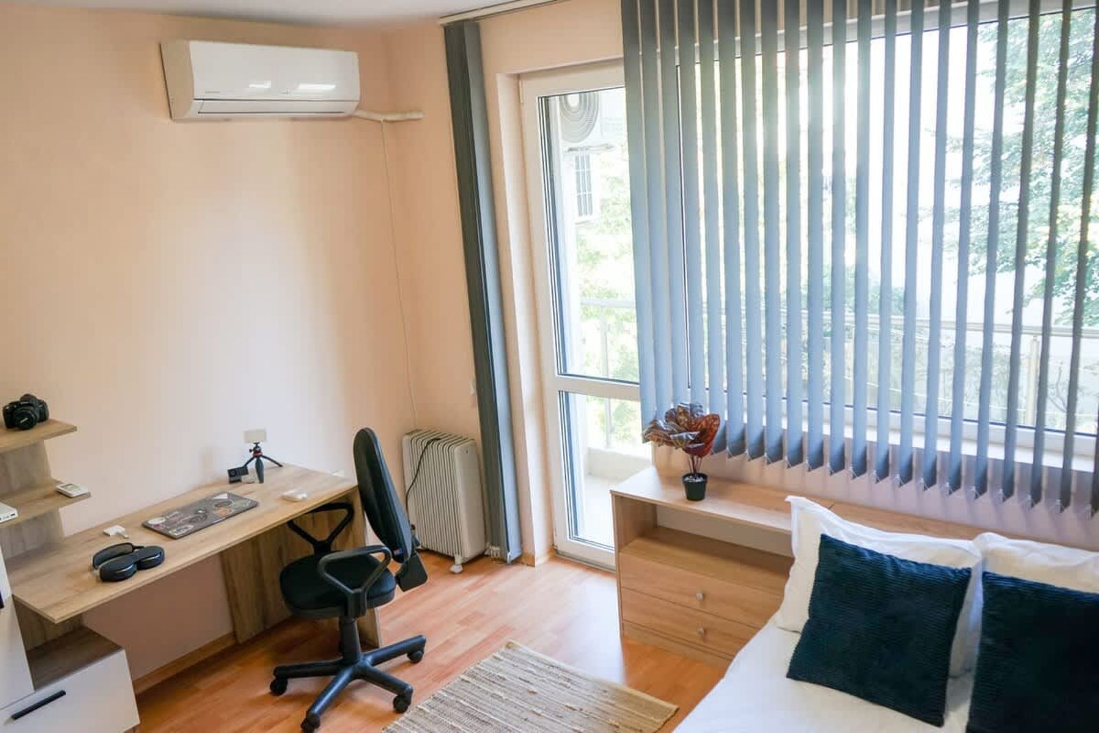 Comfortable 2BR Urban Getaway in City Center - Photo 4