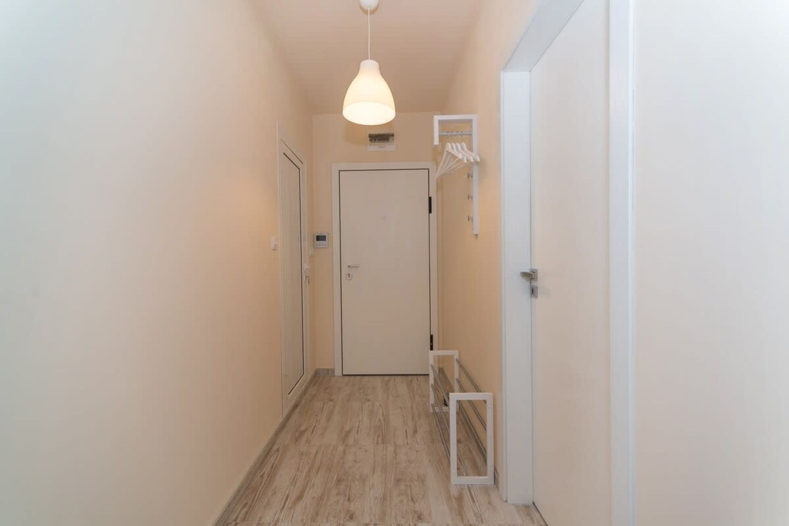 Alma Apartment - Stylish 1BD Flat with Balcony - Photo 16