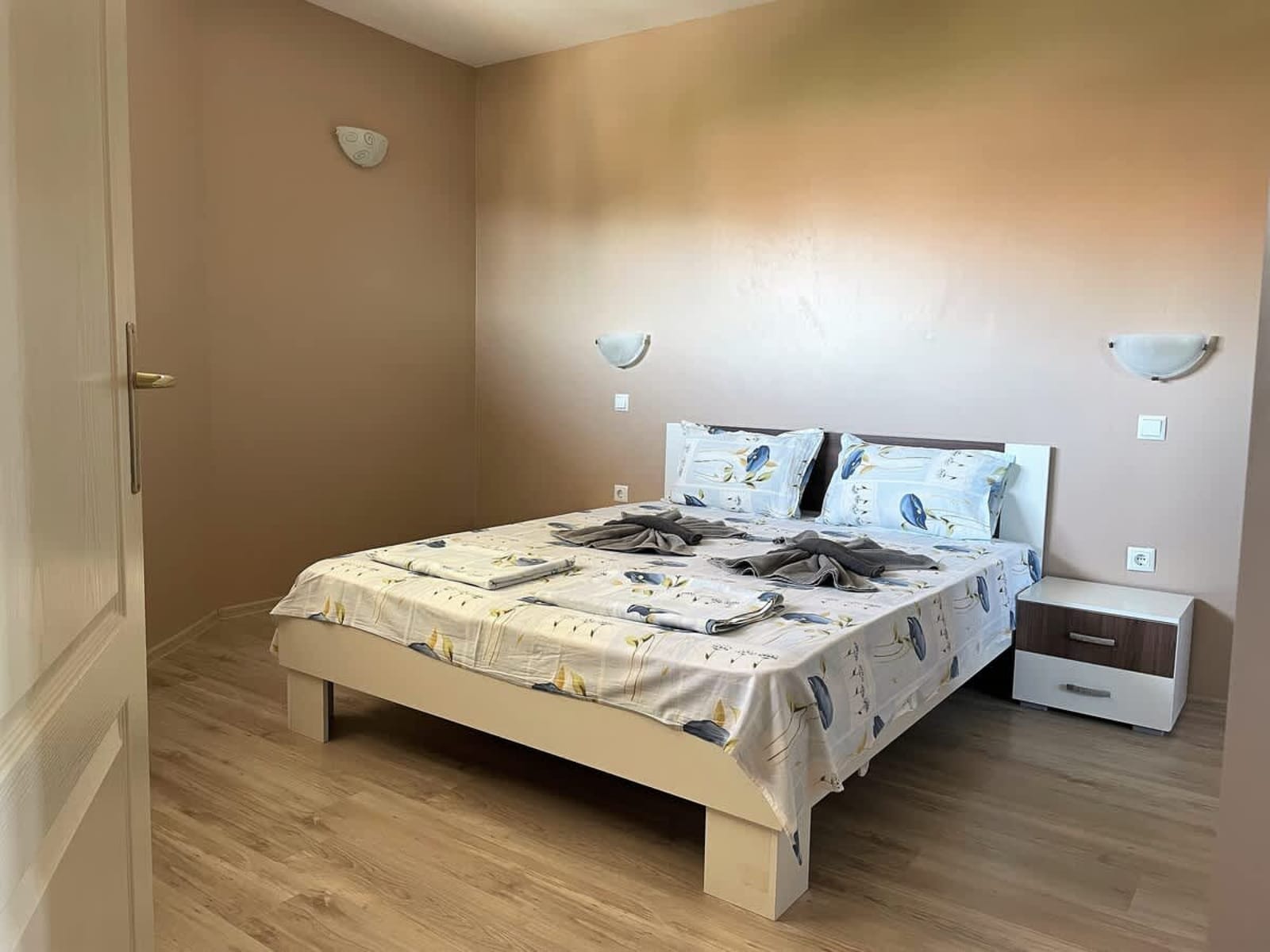 Cozy 1BD Apartment with a Lovely Sea View - Photo 3