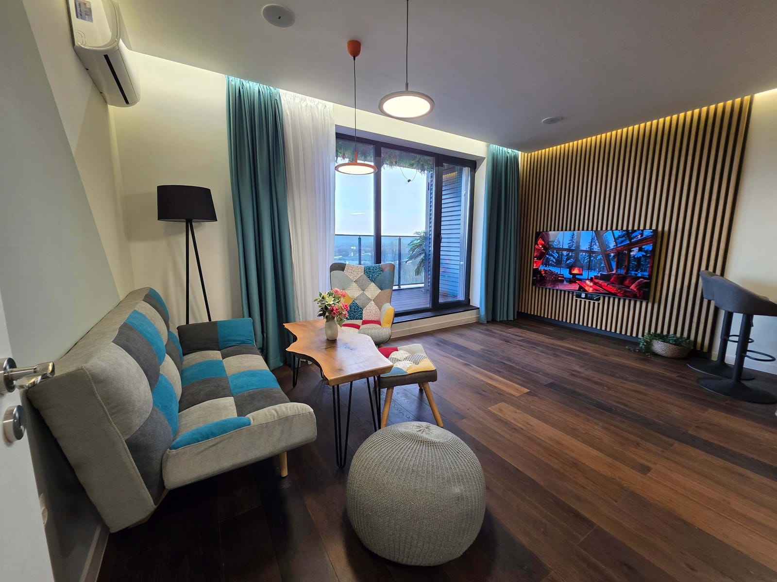 Luxury Apartment with Jacuzzi, River view &amp; Underground Parking - Photo 2