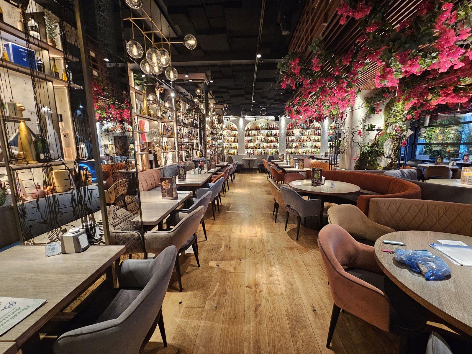 Luxuriously Romantic Restaurant in the Heart of Sofia - Photo 16