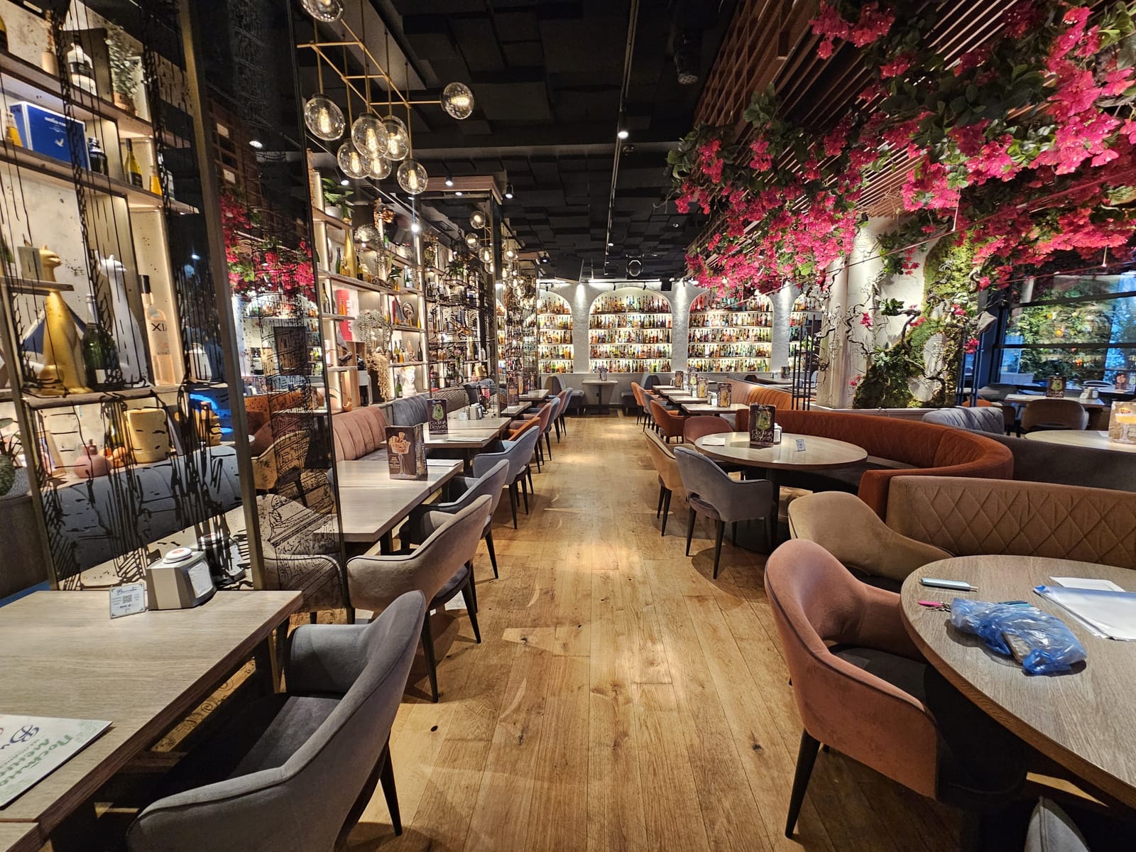 Luxuriously Romantic Restaurant in the Heart of Sofia - Photo 16