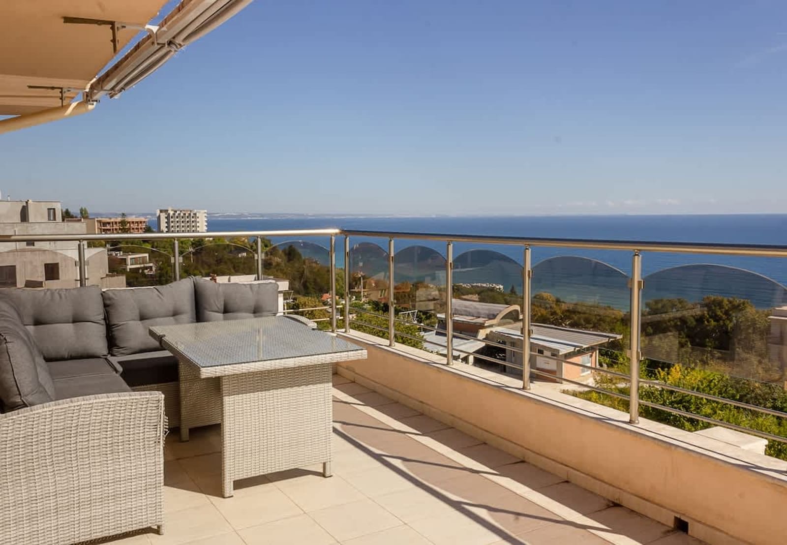 Spacious 3BD Flat with Large Terrace &amp; Sea View - Cover Photo