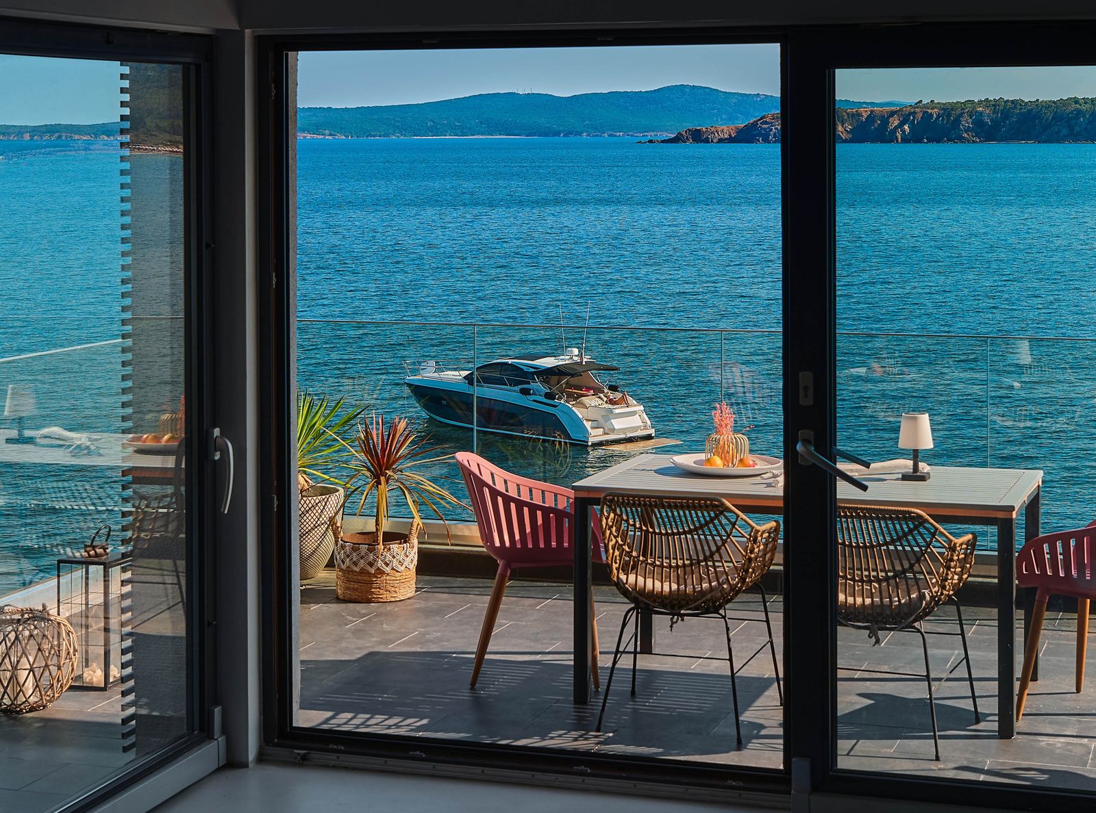 Loft-Style Studio Apartment on the Beach - Photo 59