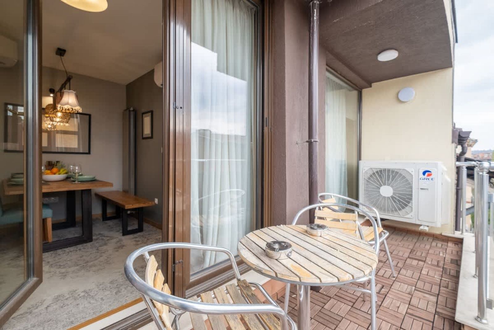 High-end Designer 2BR Aprt + Lift&amp;Balconies - Photo 54