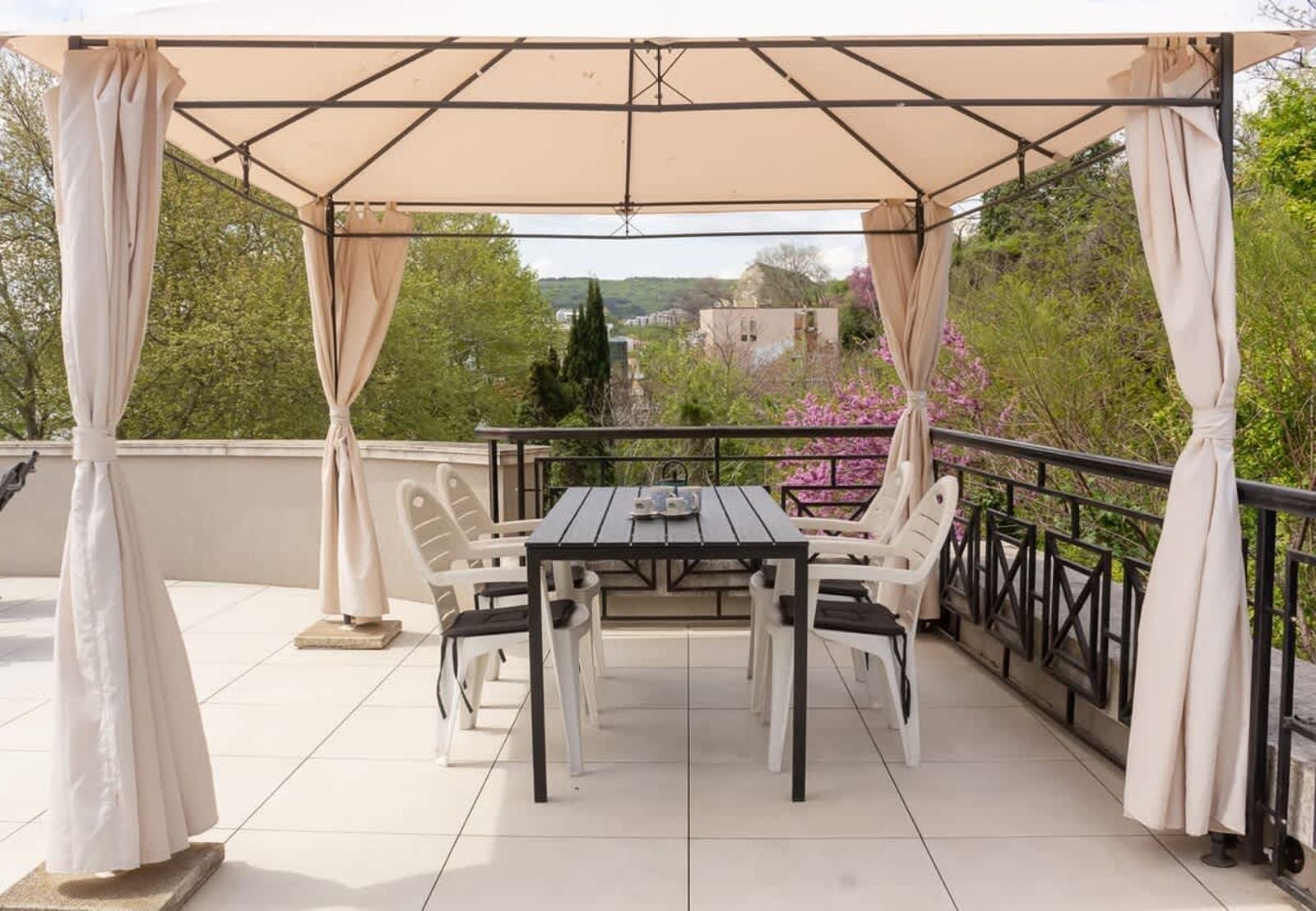 Cozy 1BD Apartment with a Spacious Terrace - Photo 25