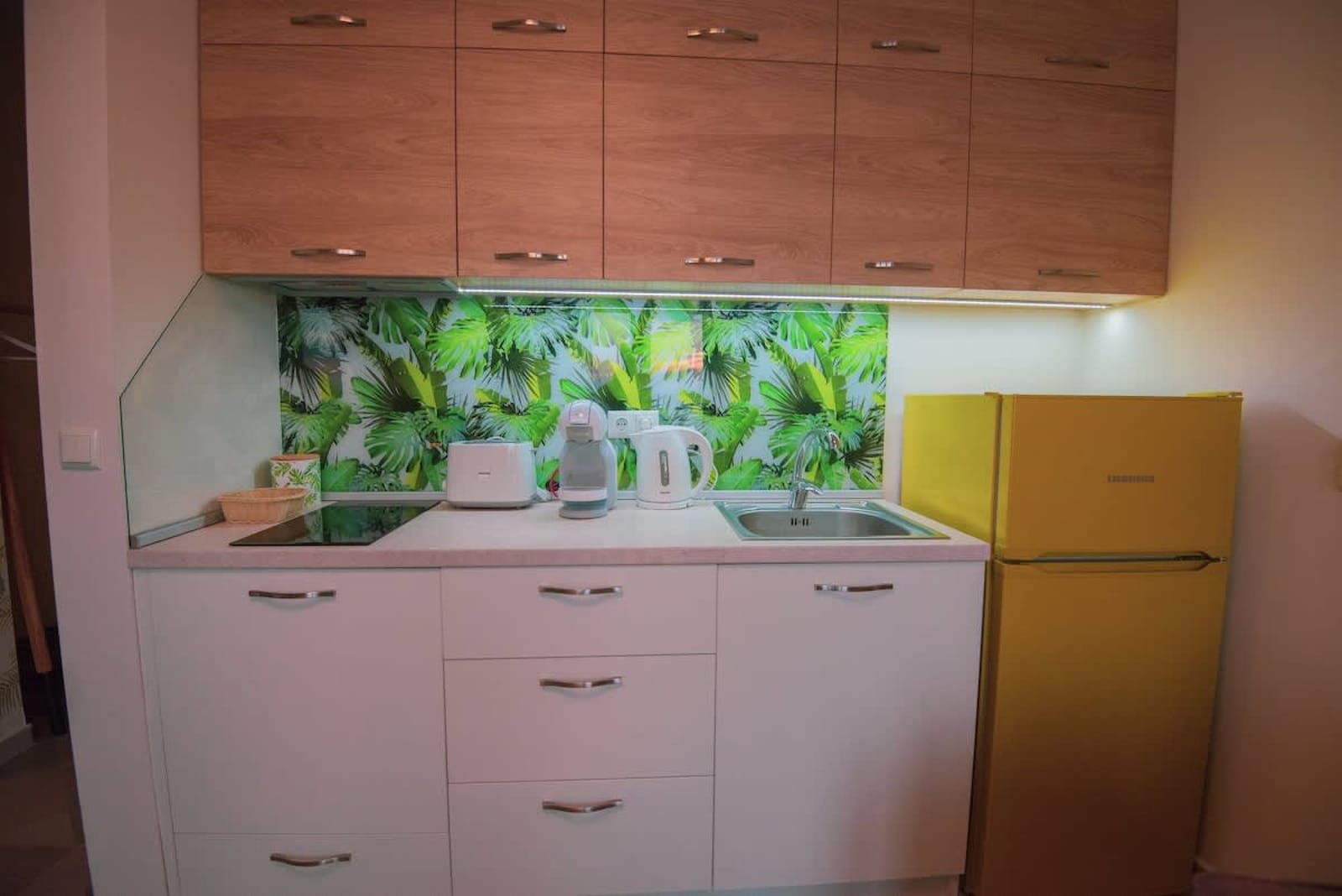 Romantic Getaway 1-BD Apartment with Sea View - Photo 4