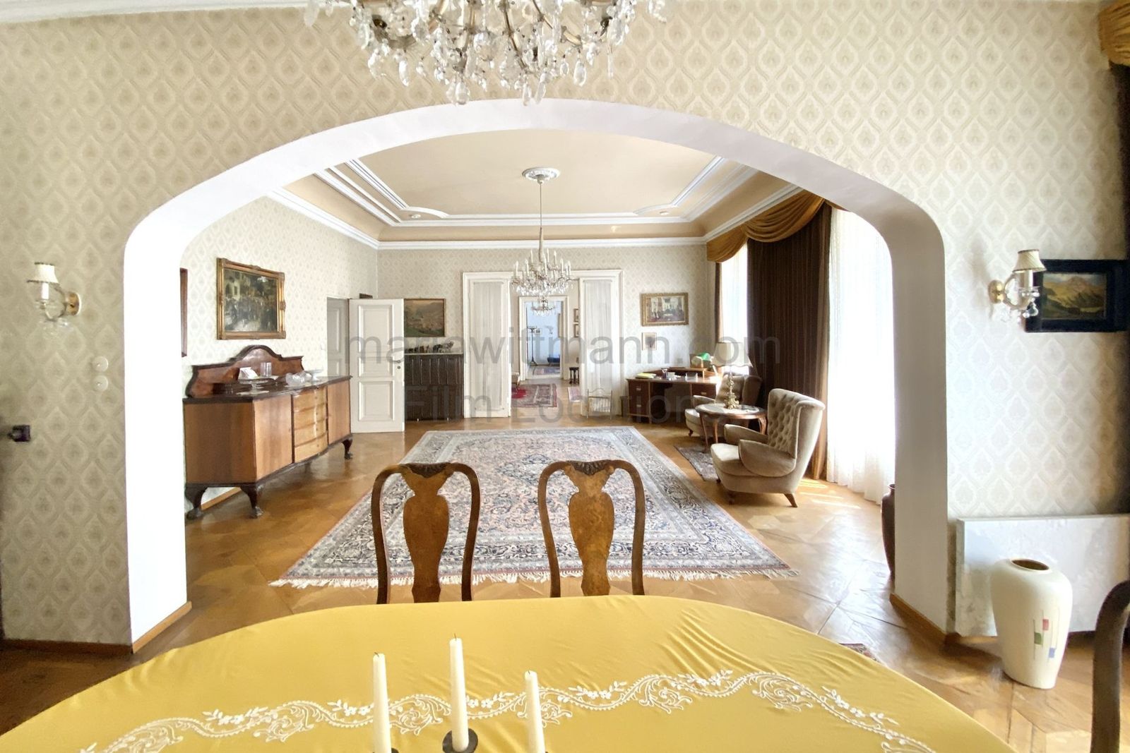 Classic Grand Apartment with Connecting Period Drawing Rooms - Photo 2