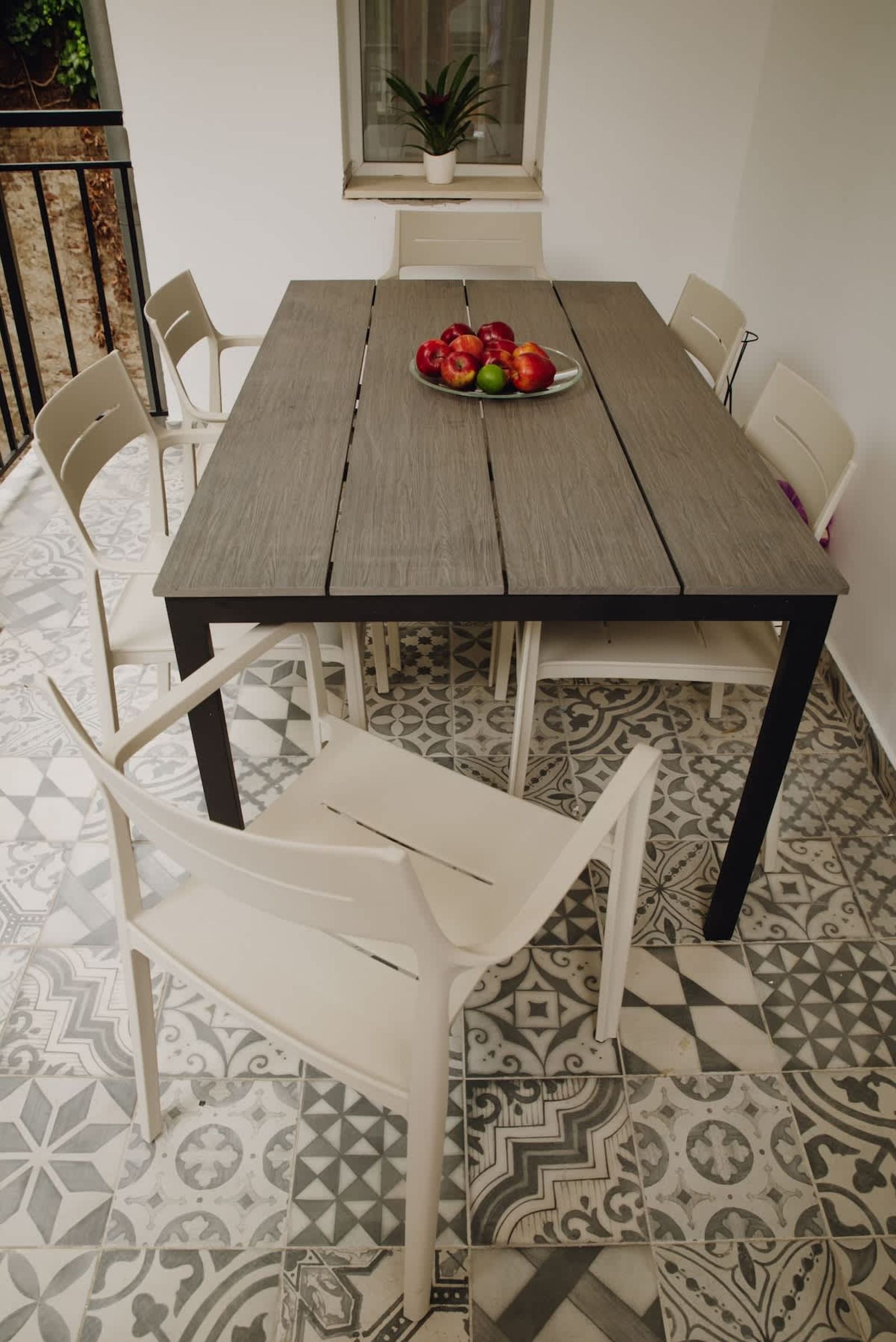 Elegant Escape - High Ceilings, Balcony &amp; Piano - Photo 19