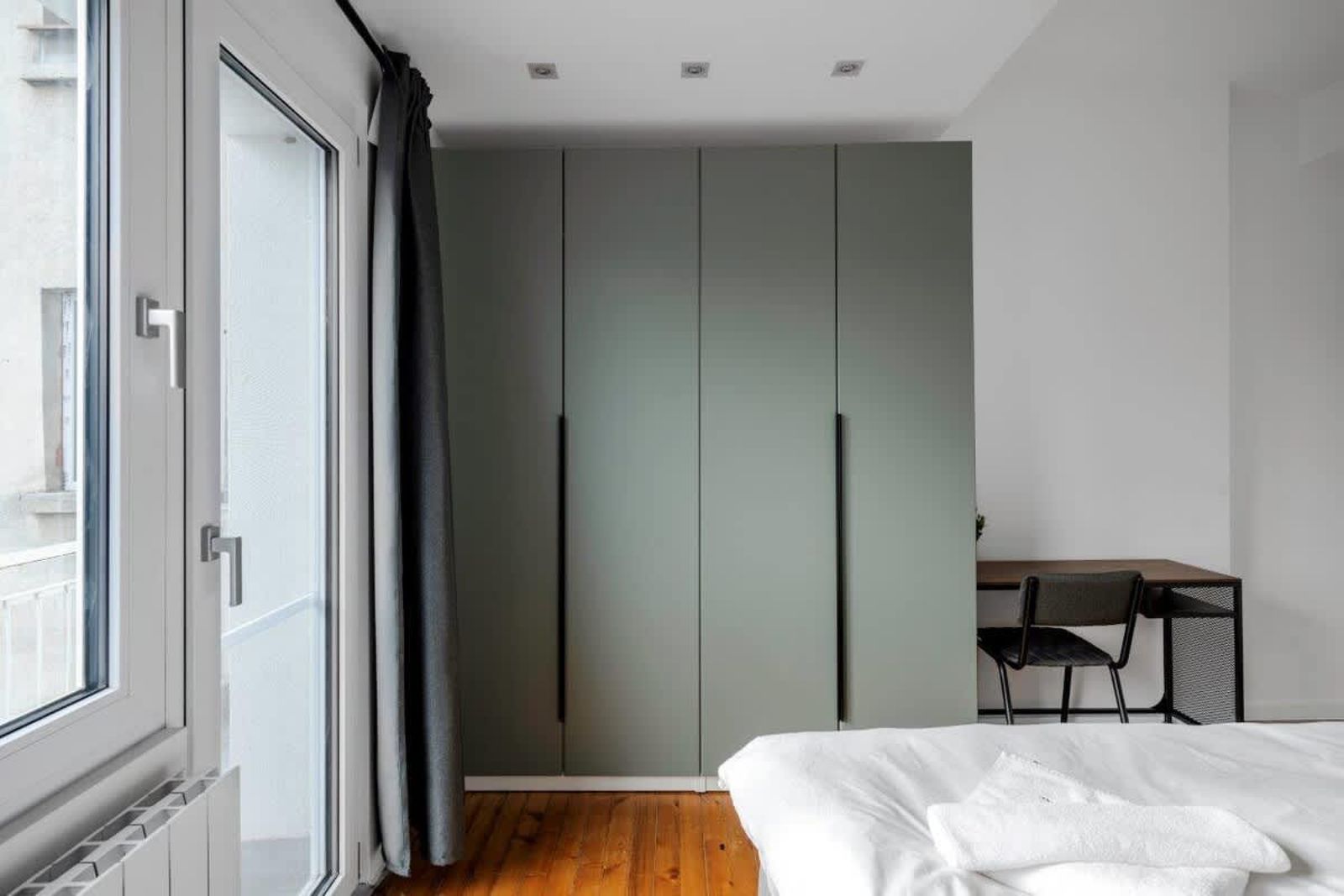 Luminous Central Retreat Spacious 2BD Apartment - Photo 33