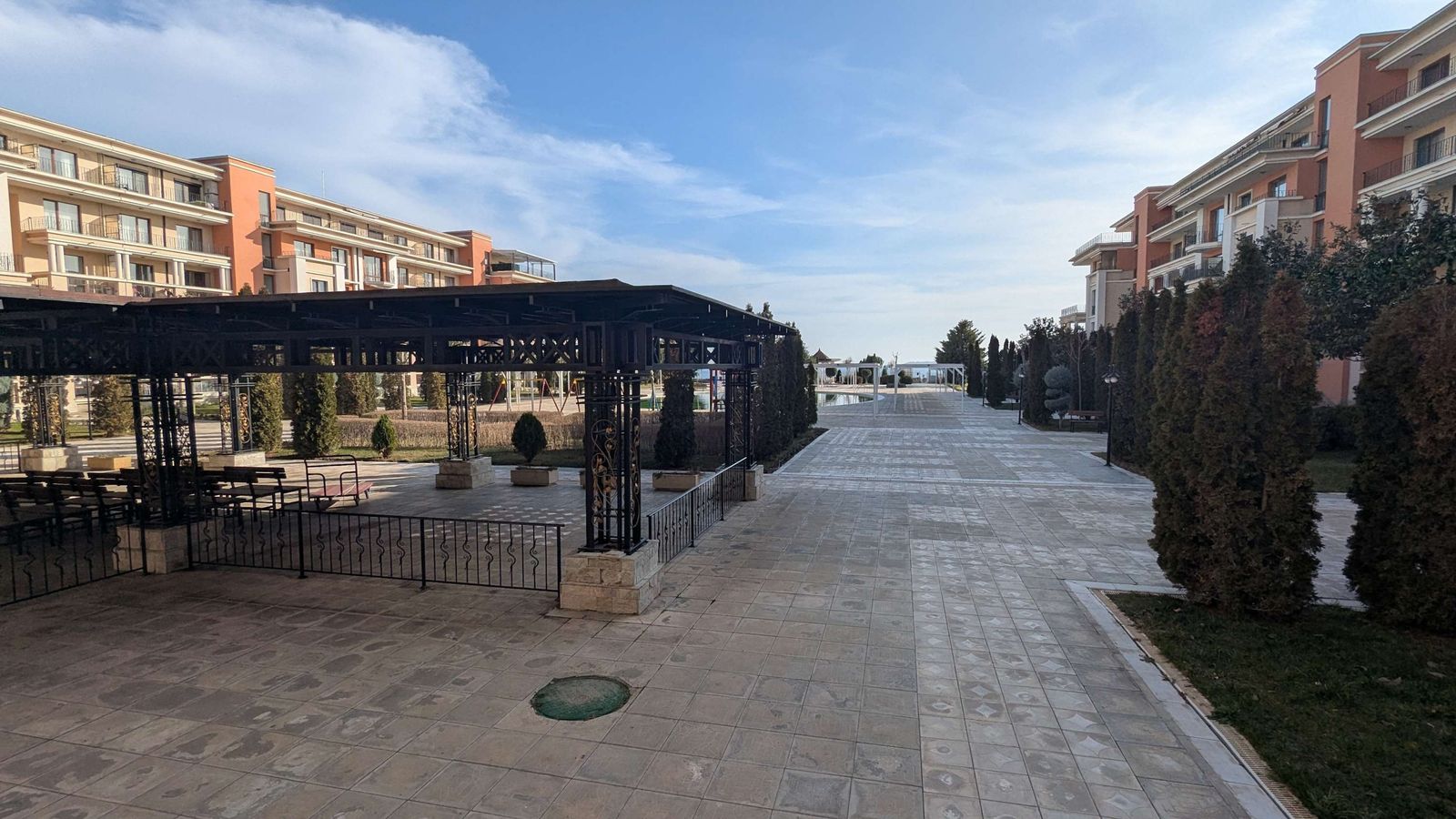 Bright and Spacious Beachfront Apartment with Sea View - Photo 14