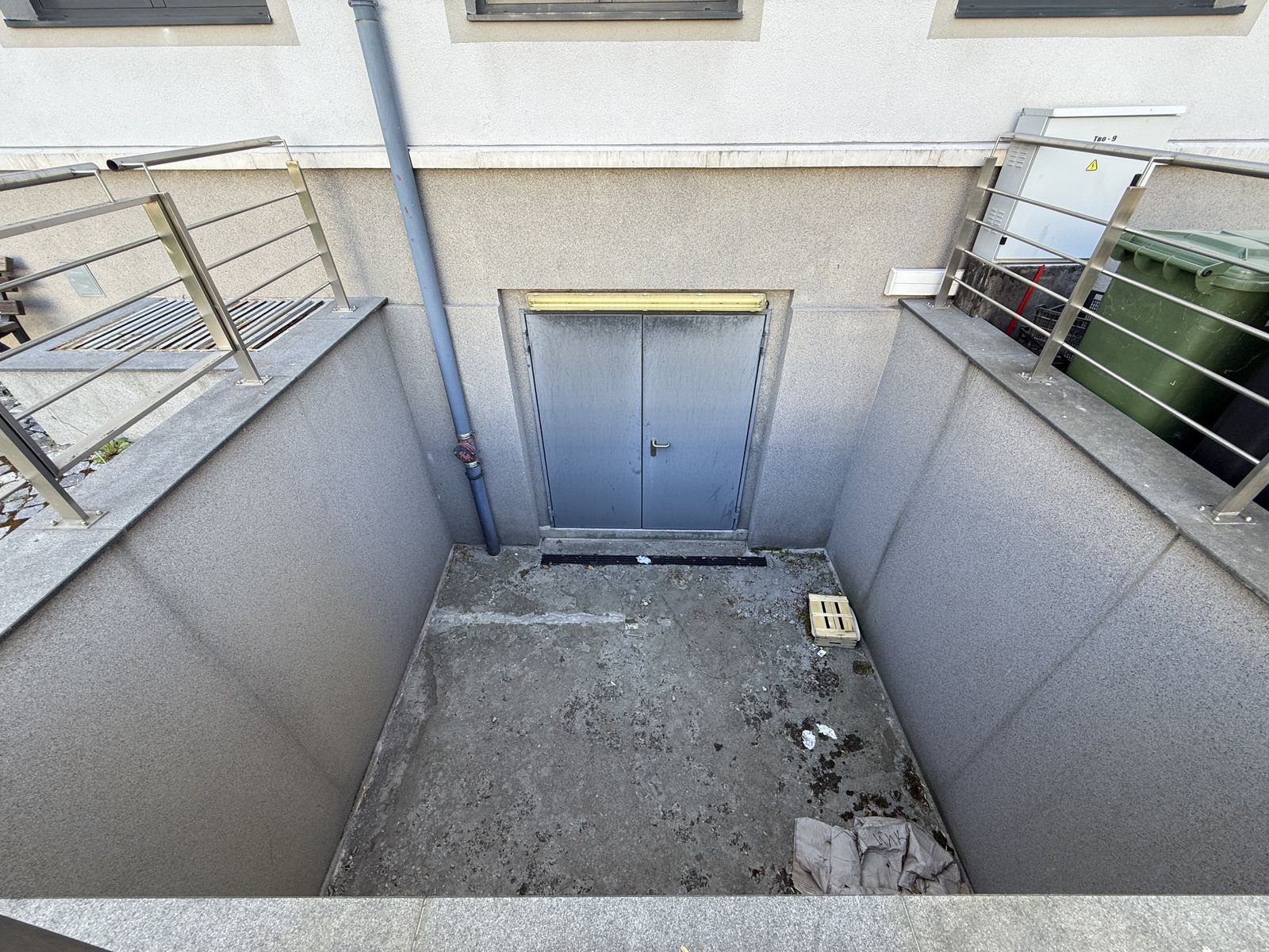 Sunny Courtyard in Sofia - Photo 9