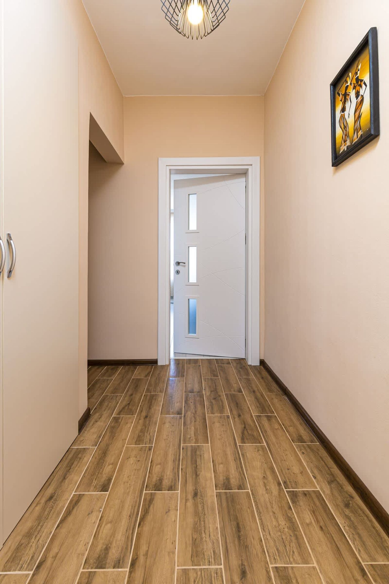 Bright Modern 2BD Apartment with Panoramic View - Photo 20