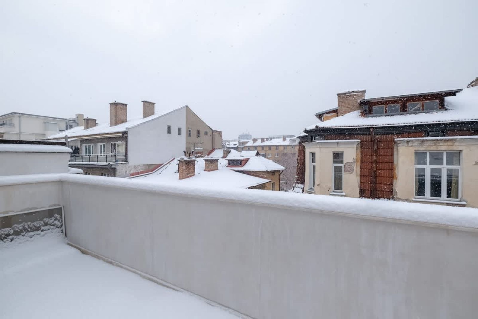 LZ Spacious One Bedroom Apartment in Top Centre - Photo 29